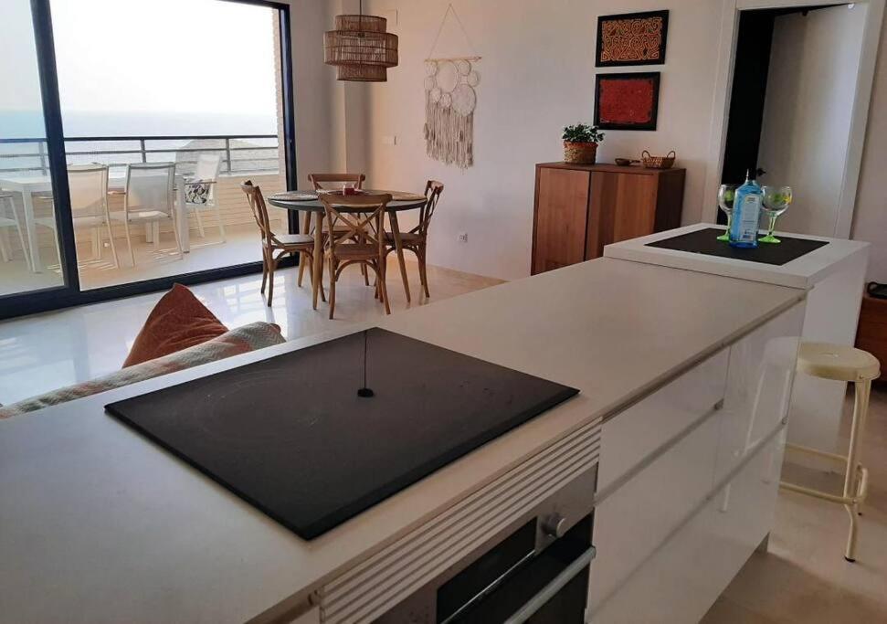 Top-floor Beachfront With Parking, Pool, & Spacious Sea-view Balcony Apartment Villajoyosa