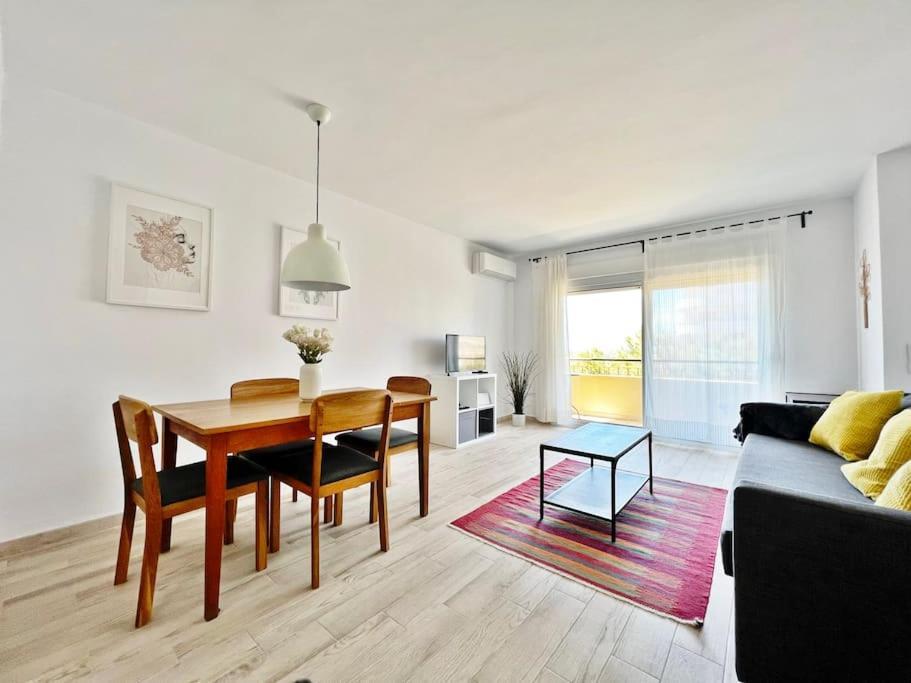 Primera Linea De Playa Nuevo Y Luminoso Apartamento Fuengirola