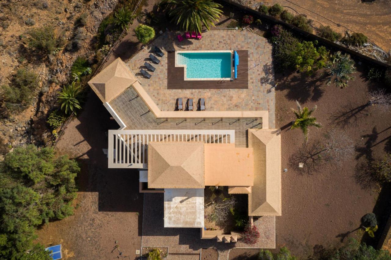 Atlanntes Con Piscina En Fuerteventura Villa Triquivijate