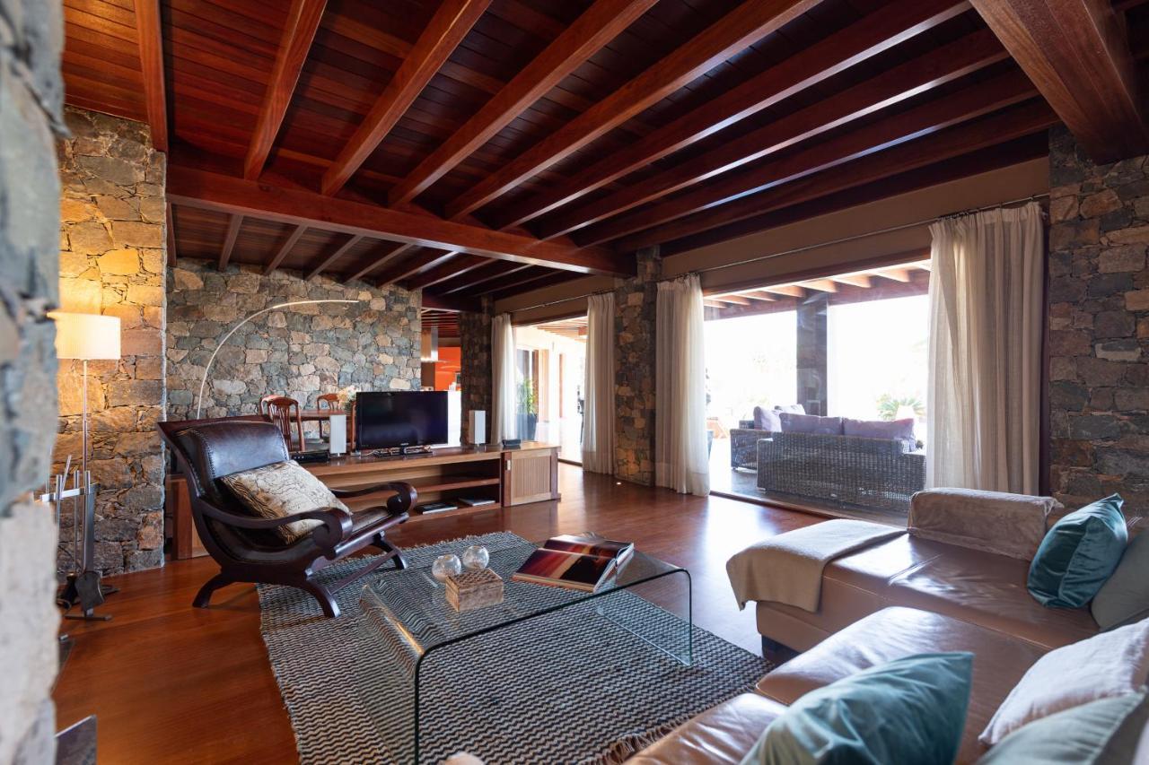 Atlanntes Con Piscina En Fuerteventura Villa Triquivijate