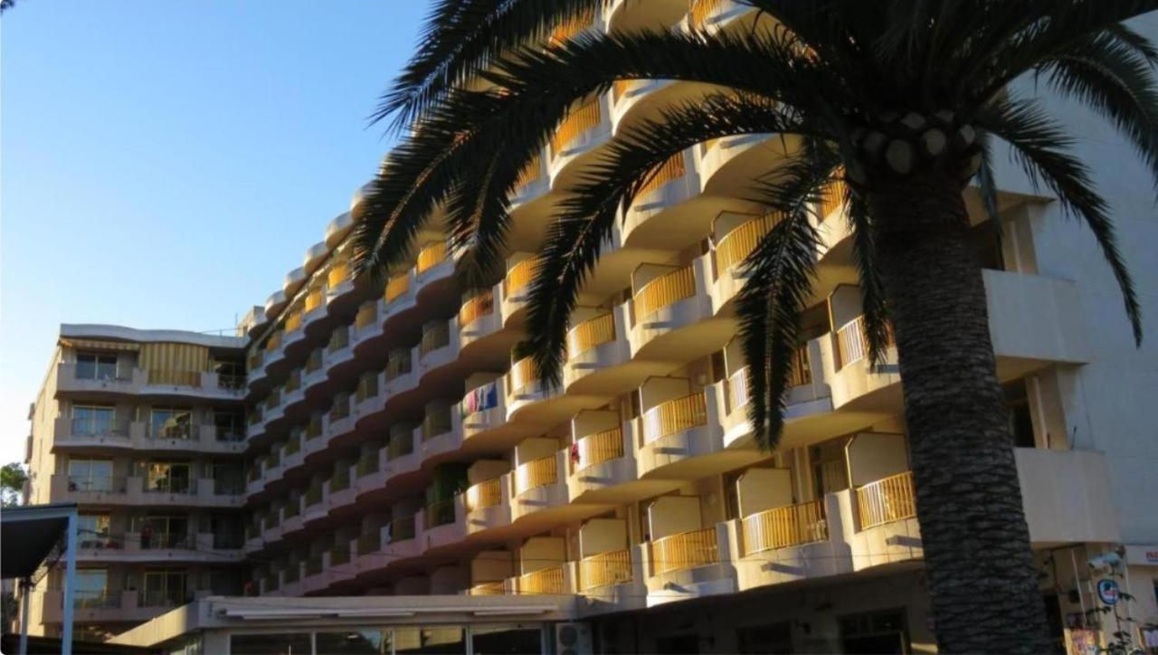 Apartamento Con Piscina En *