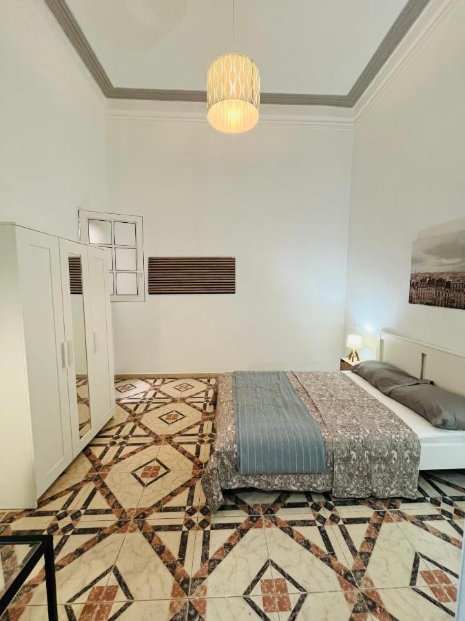 Isor Triana Apartment *