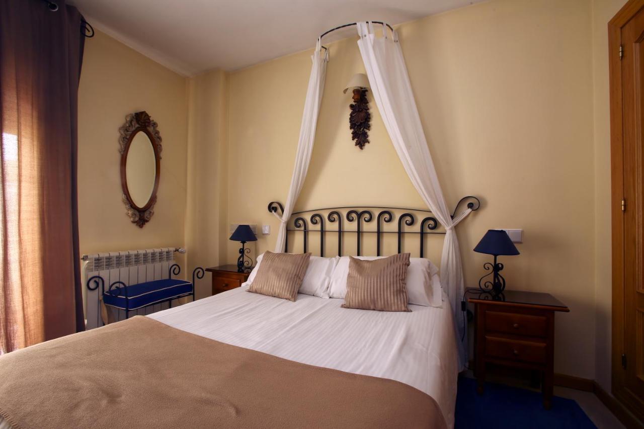Arco San Vicente Hotel Avila