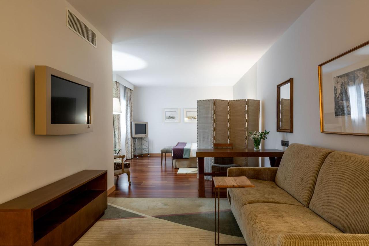 Hotel De 4*