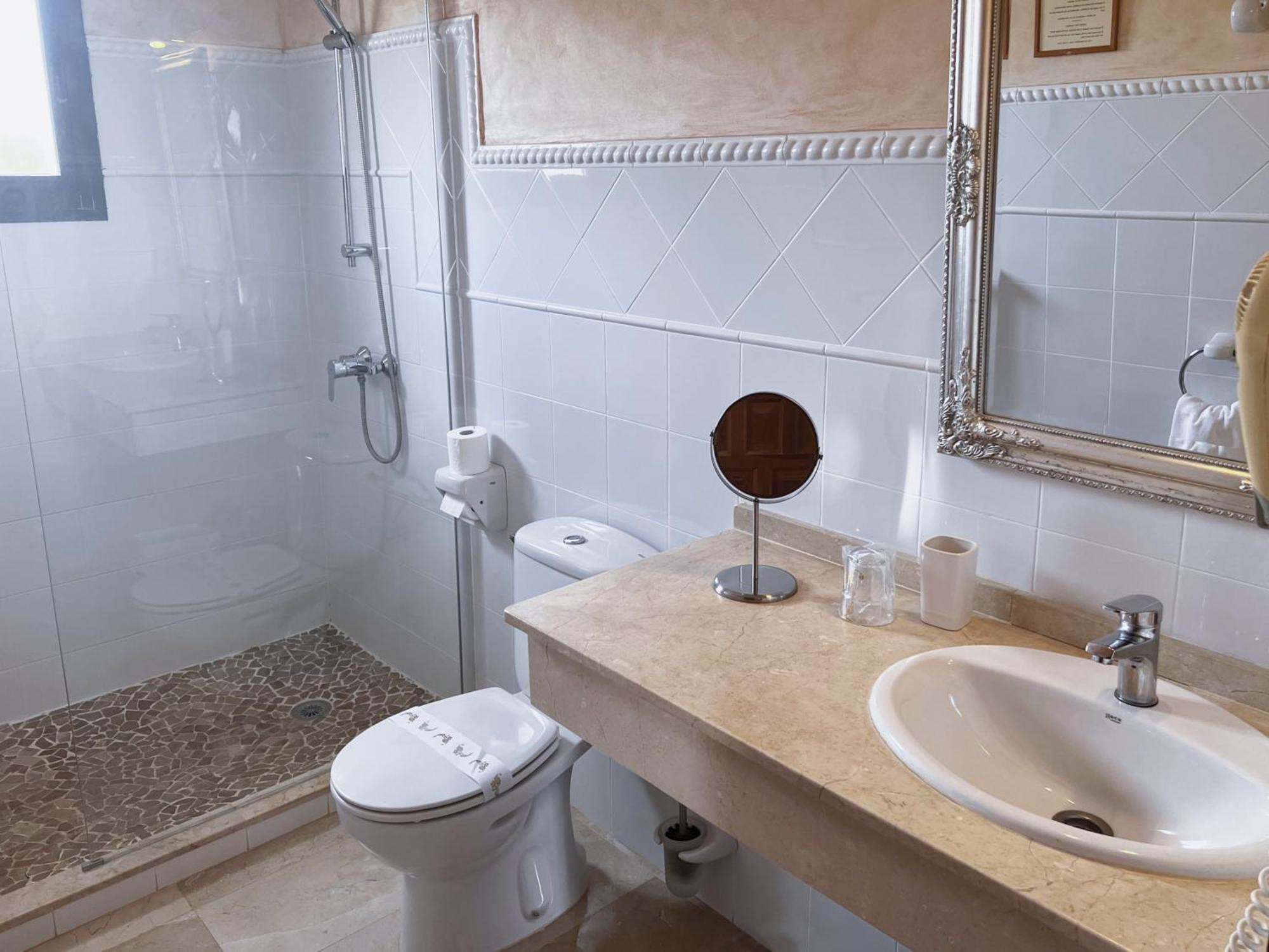 Hotel Sindhura 3*