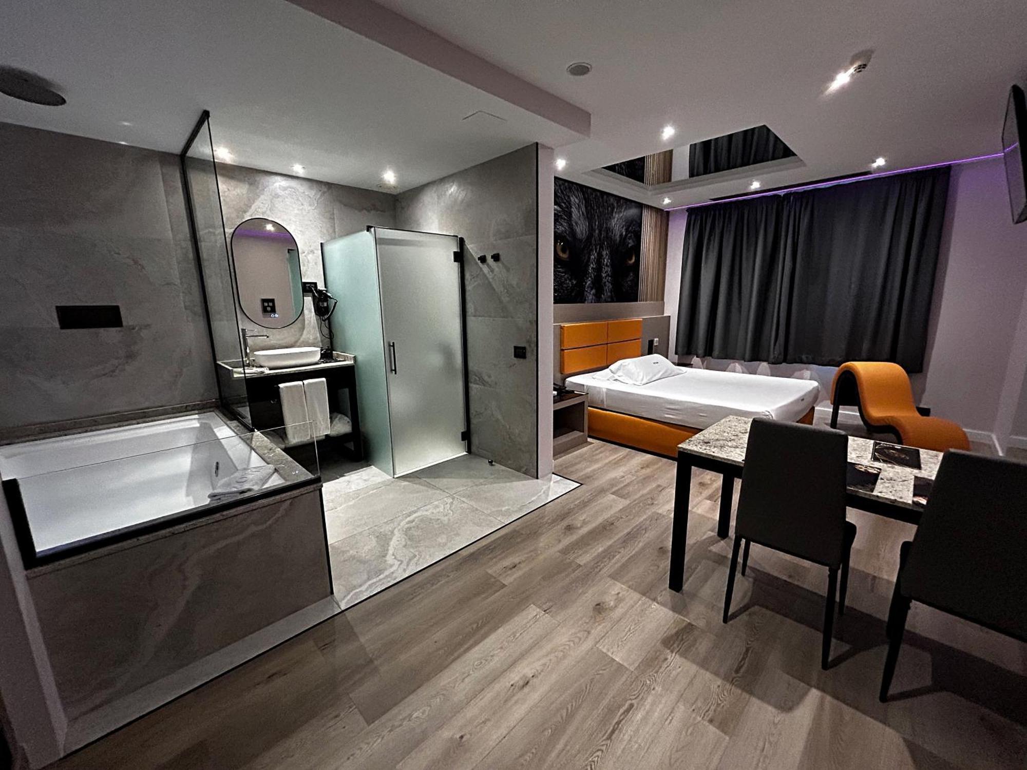 Zouk (adults Only) Alcala de Henares