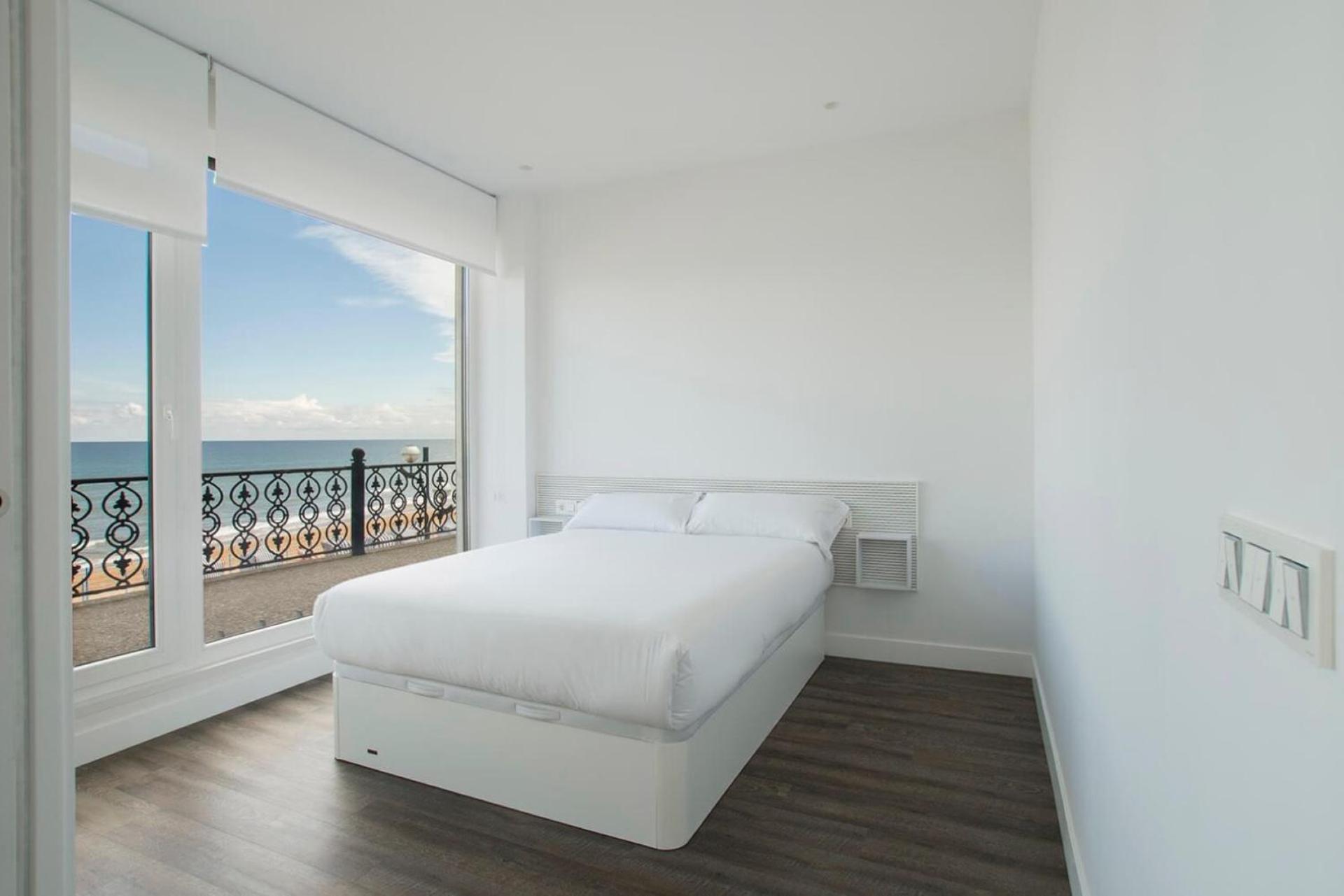 Egona - Good Duke Zarautz