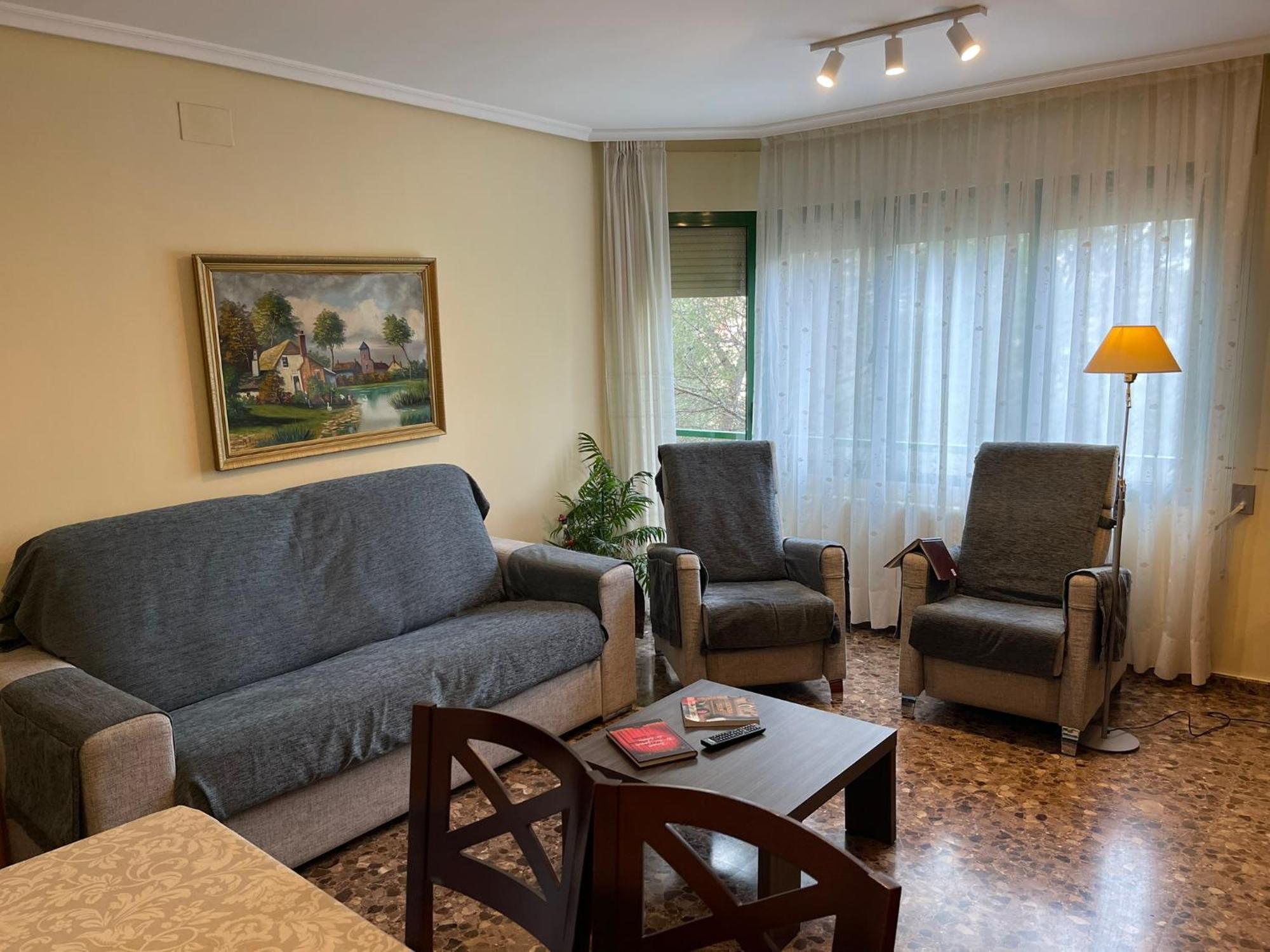 Vivienda Familiar Junto Plaza Toros De *