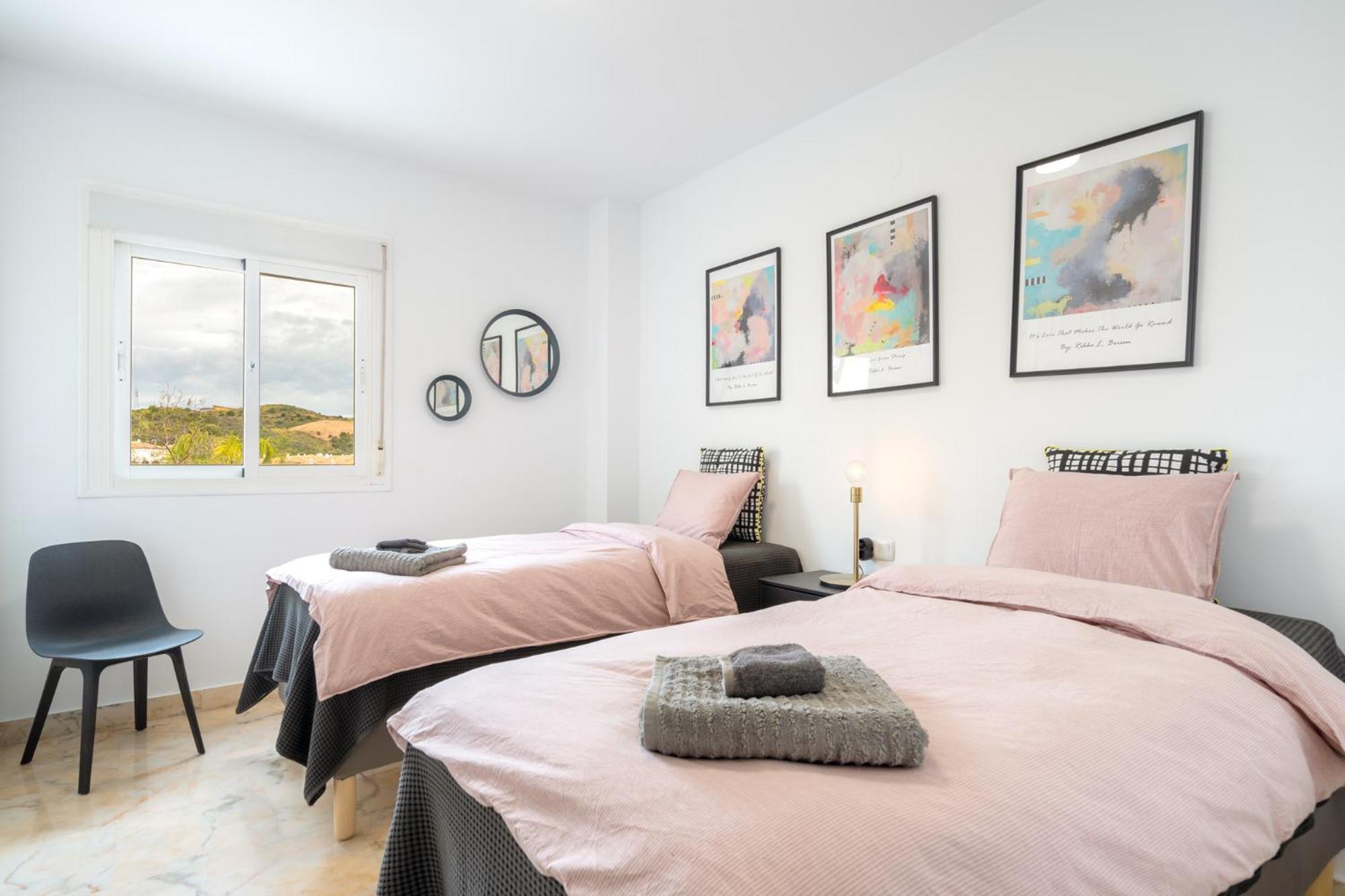 Lets In The Sun - - With Sea Or Pool Views La Cala De Mijas
