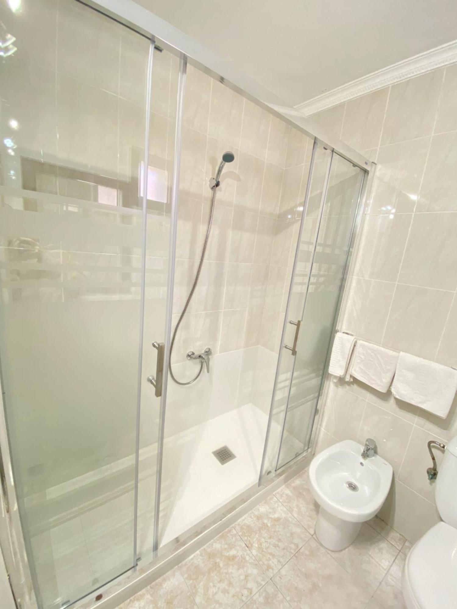 Javier - Alojateisla Guest house 3*