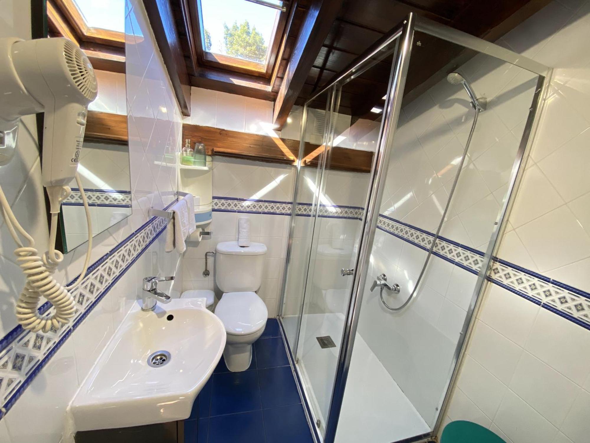Javier - Alojateisla Guest house 3*