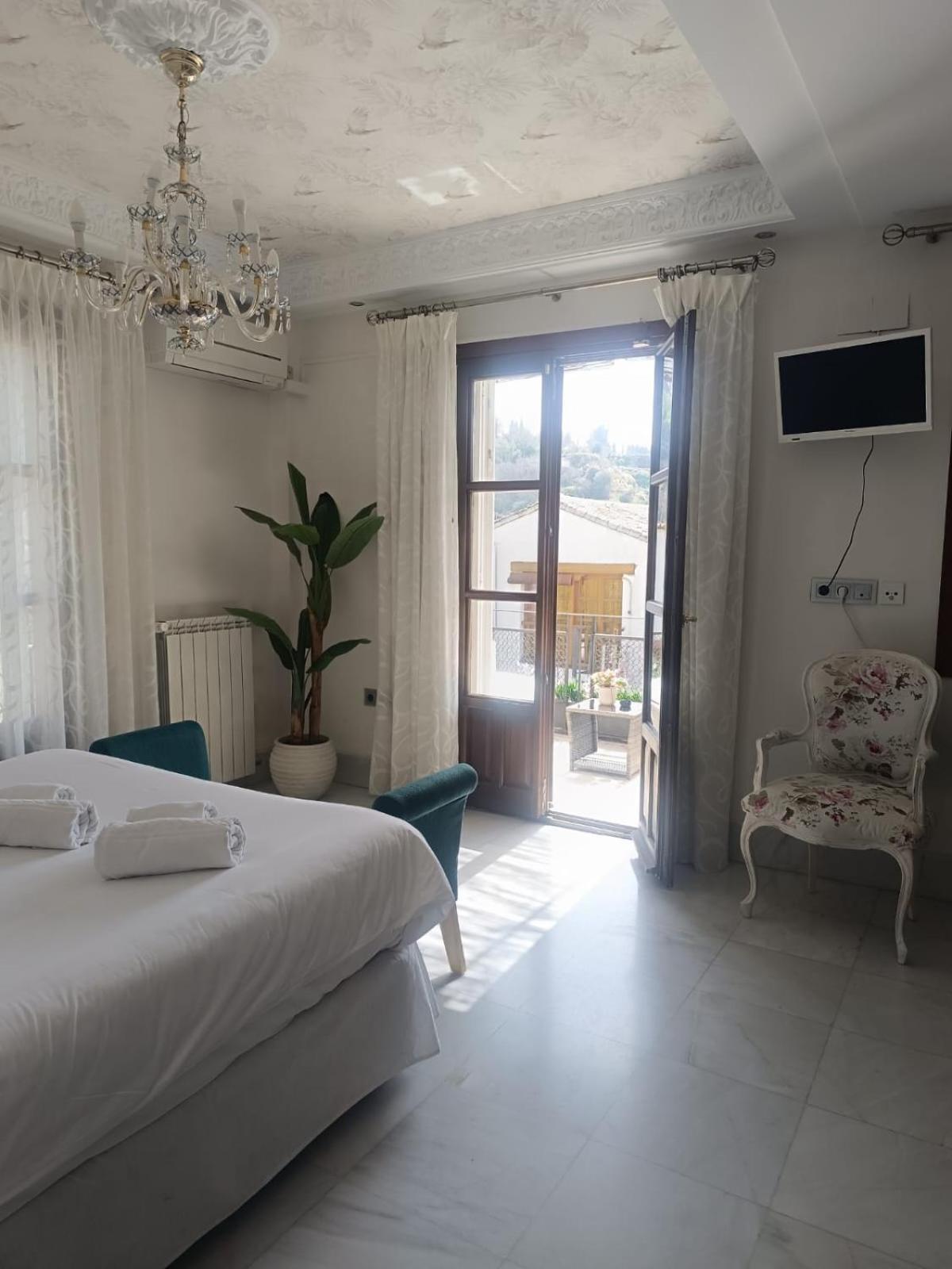 Lodge Comares