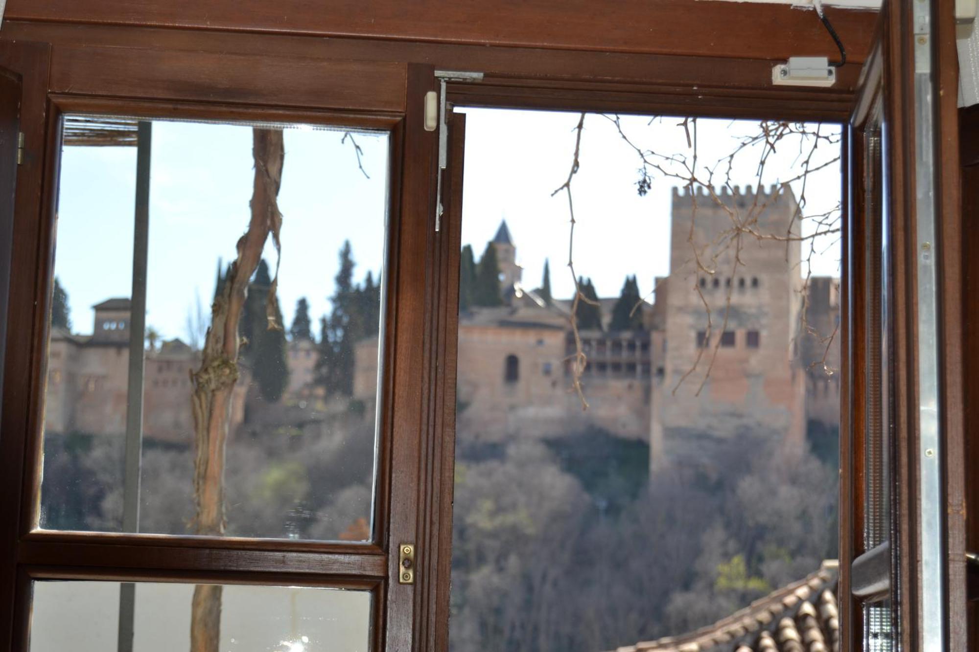 Comares