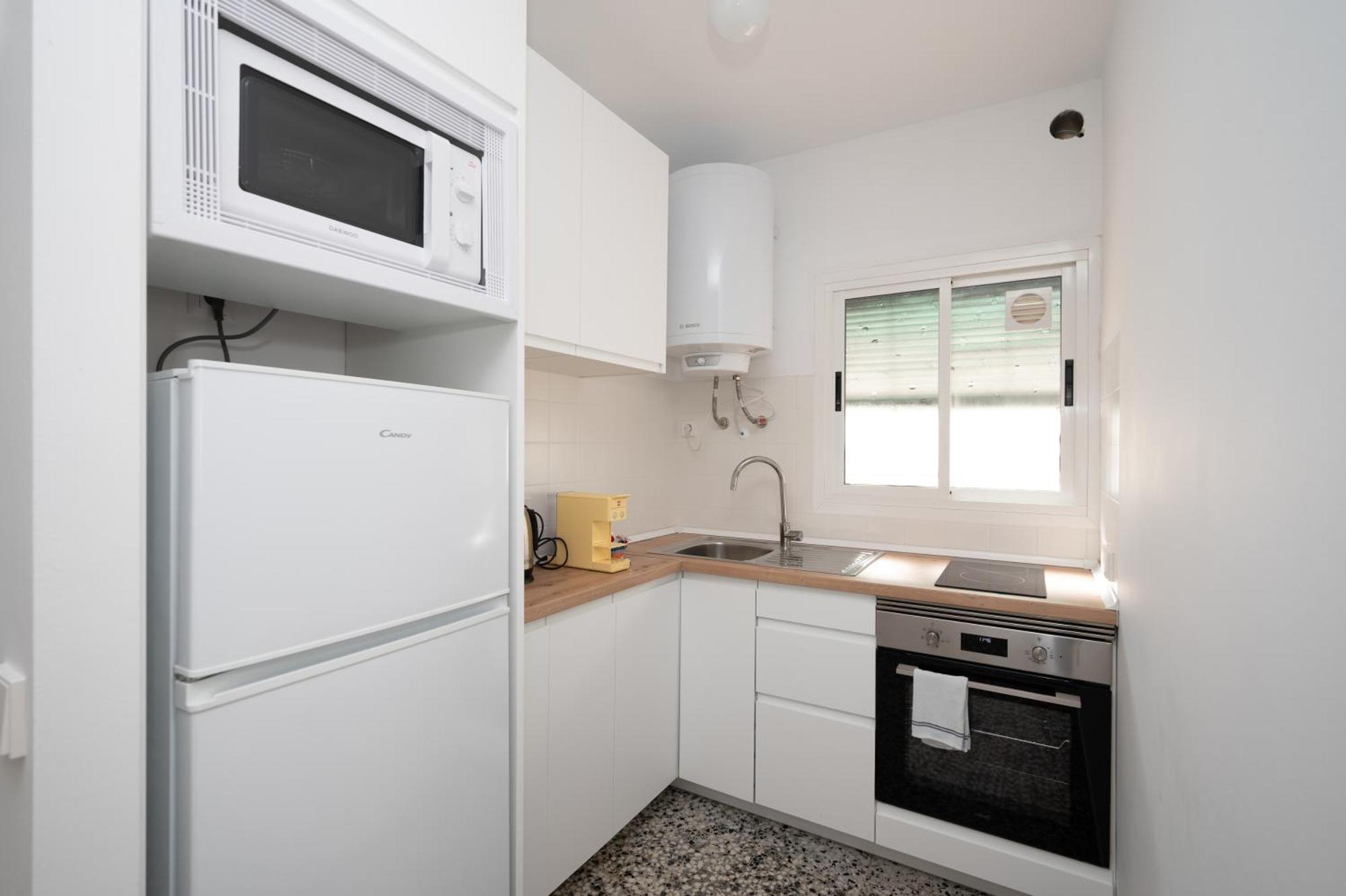 Traditional 2 Double Bed In Quiet Square *