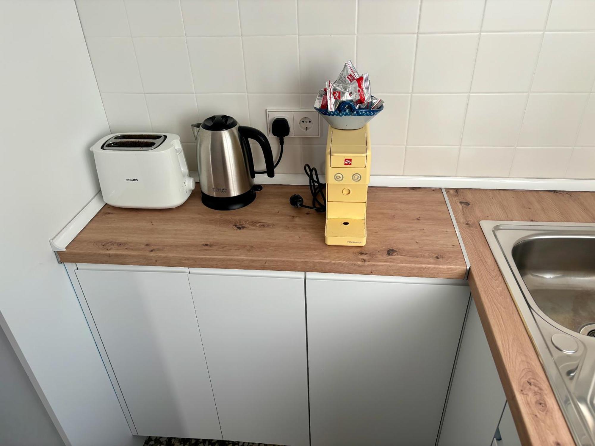 Traditional 2 Double Bed In Quiet Square * Benalmádena
