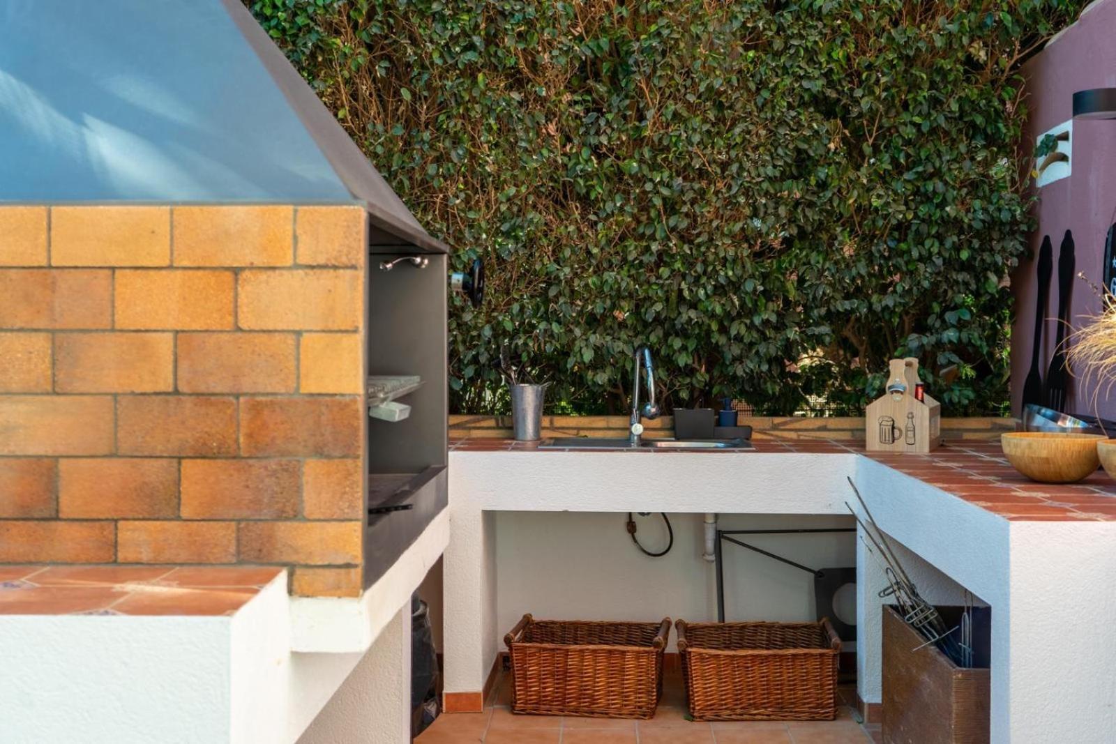 Villa 10 Bedroom 5 Star Luxury & Heated Pool For 5 To 28 Guests Near Alicante *