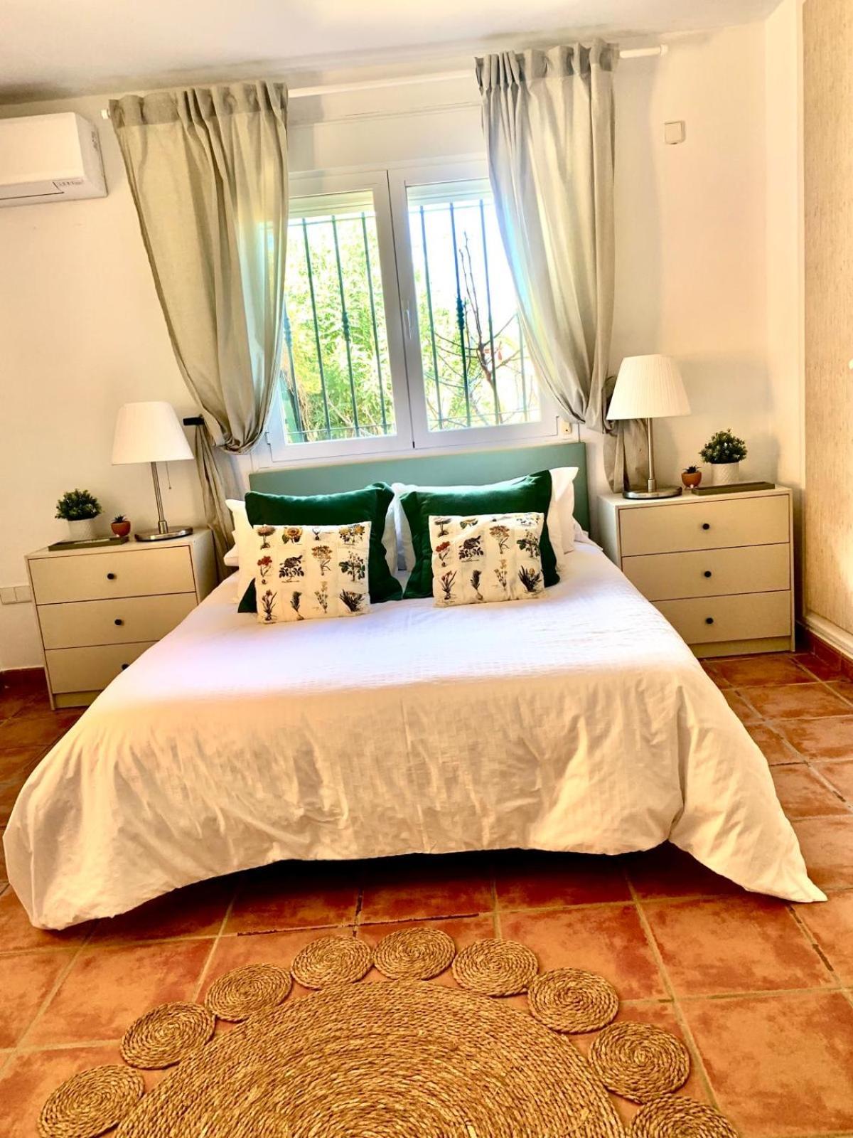 10 Bedroom 5 Star Luxury & Heated Pool For 5 To 28 Guests Near Alicante *