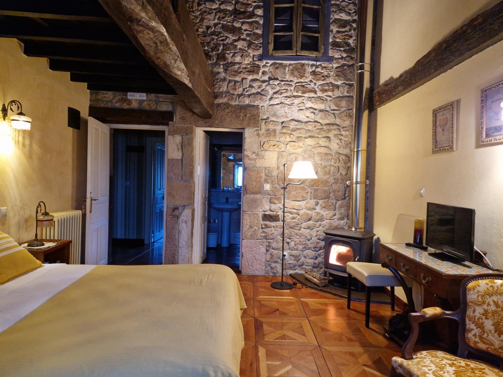 La Casona De Barrio Сasa de vacaciones Barrio (Cantabria)