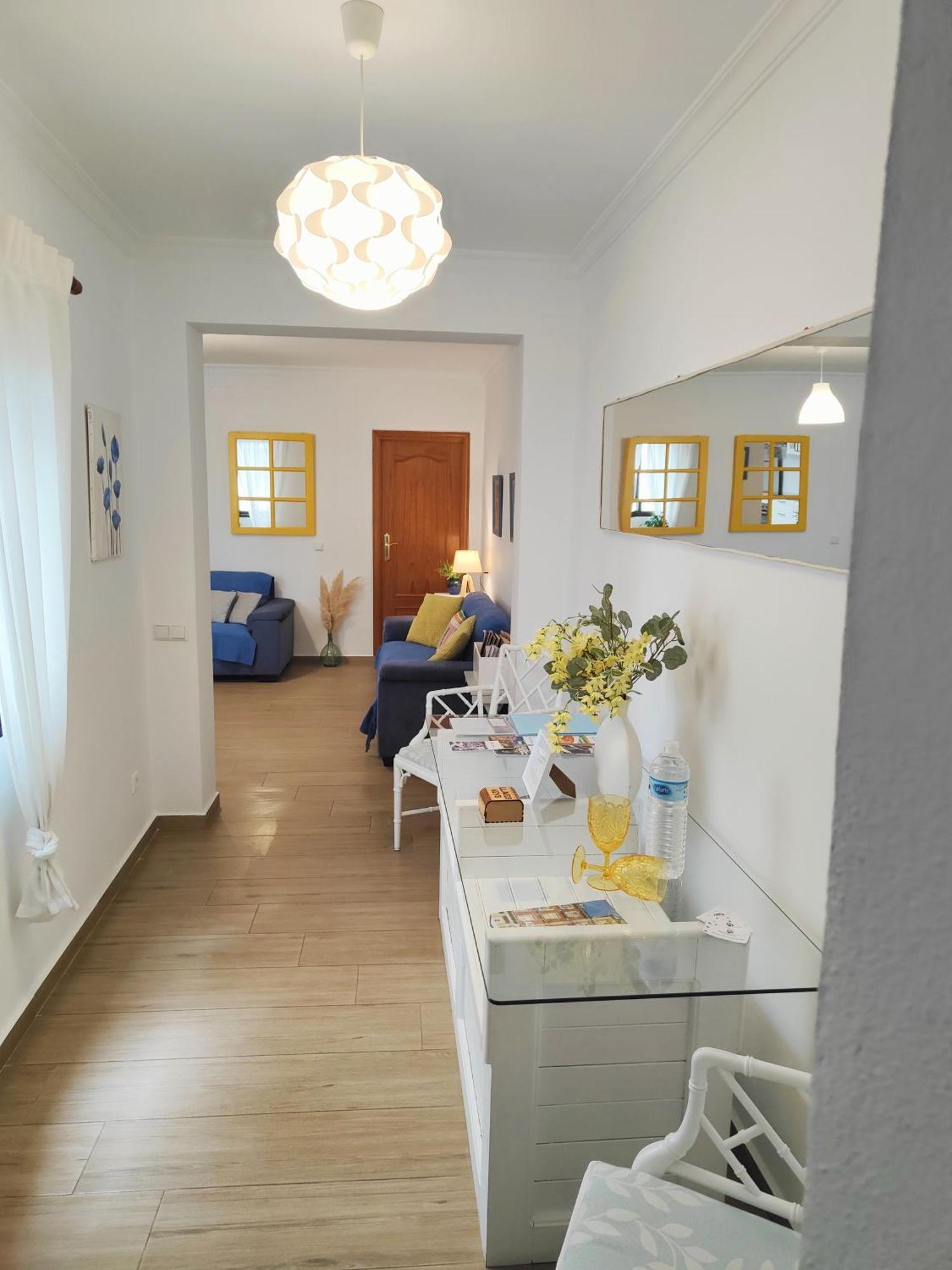Céntrico Con Terraza, Parking Y Wifi *