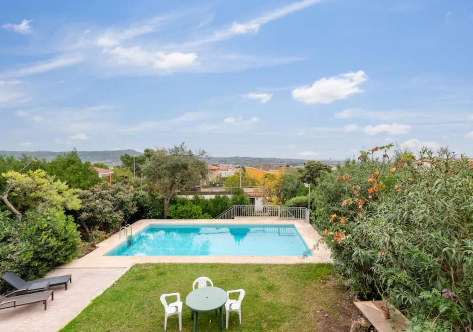 Charming House With Private Tennis Court And Pool Villa