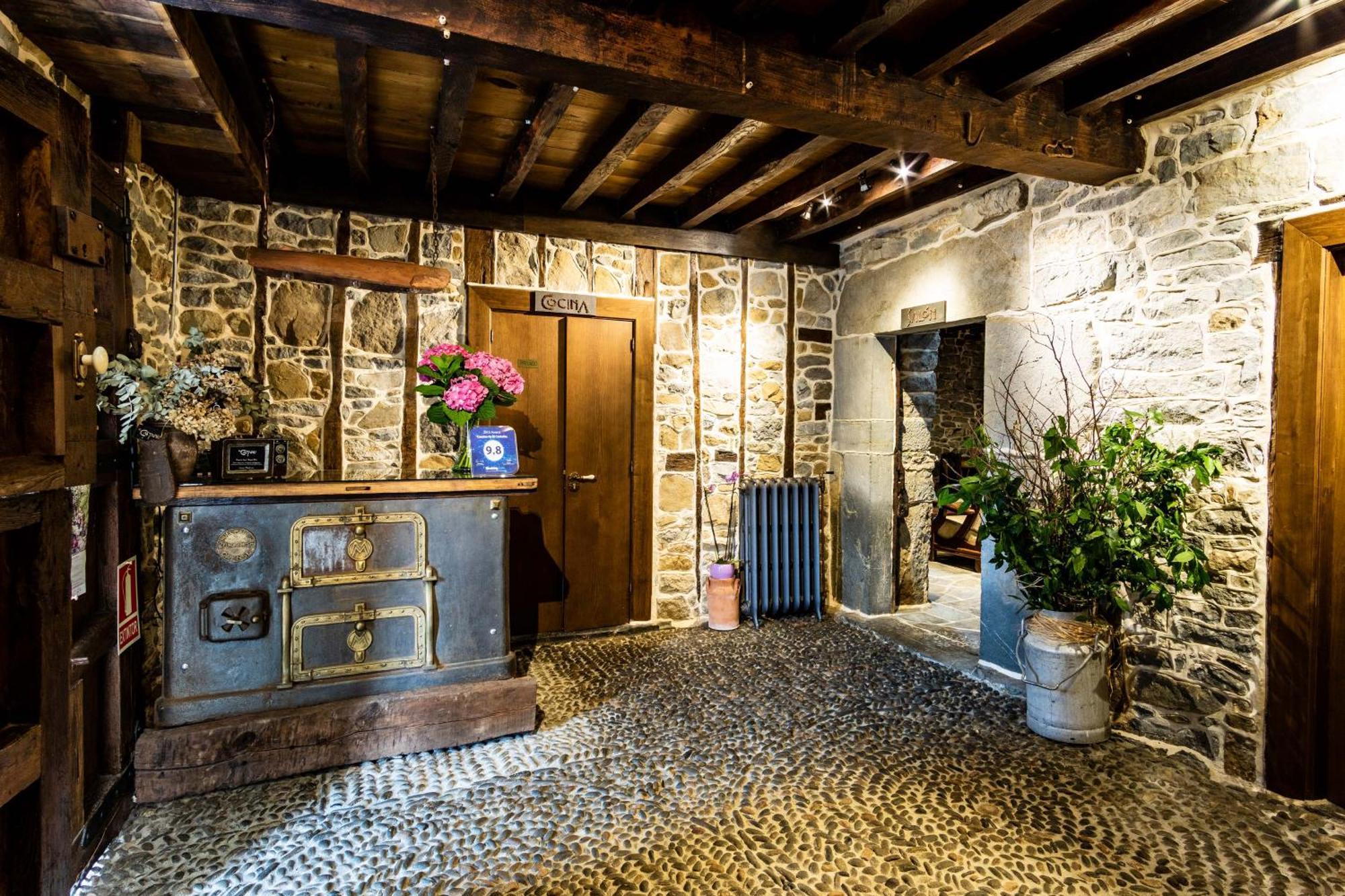 Casona De El Castañíu 3*