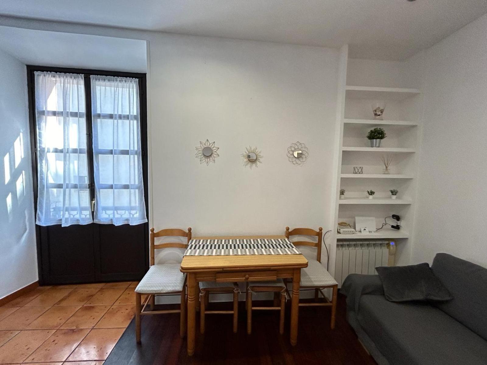 En El Centro De Apartamento Llanes