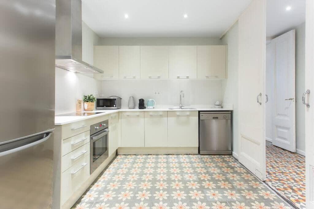4bedroom With Balcony In Ramblas 3-2 Apartment *