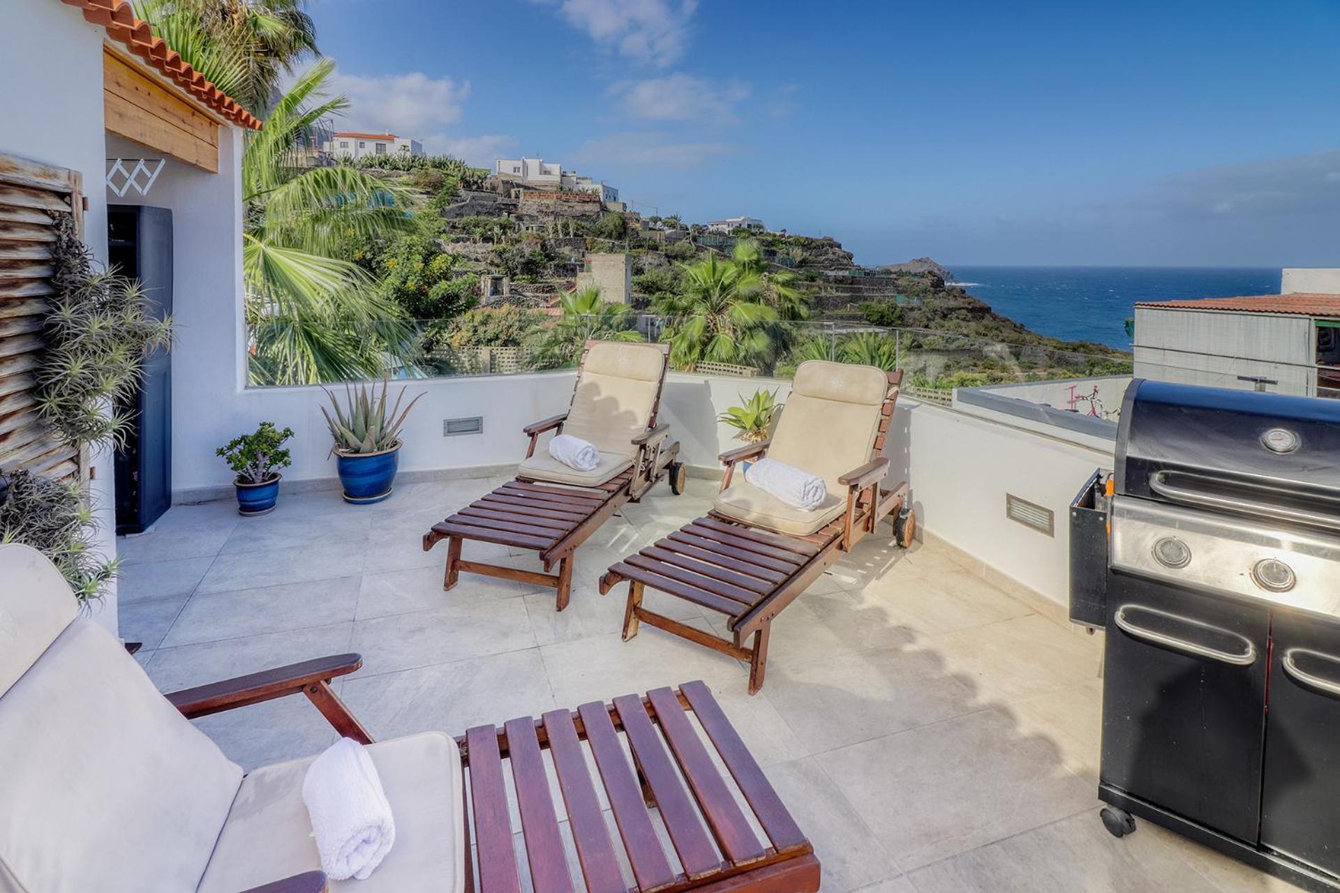 Big Terraced House, 100M To The Beach, With Bbq And Sea View Holiday home