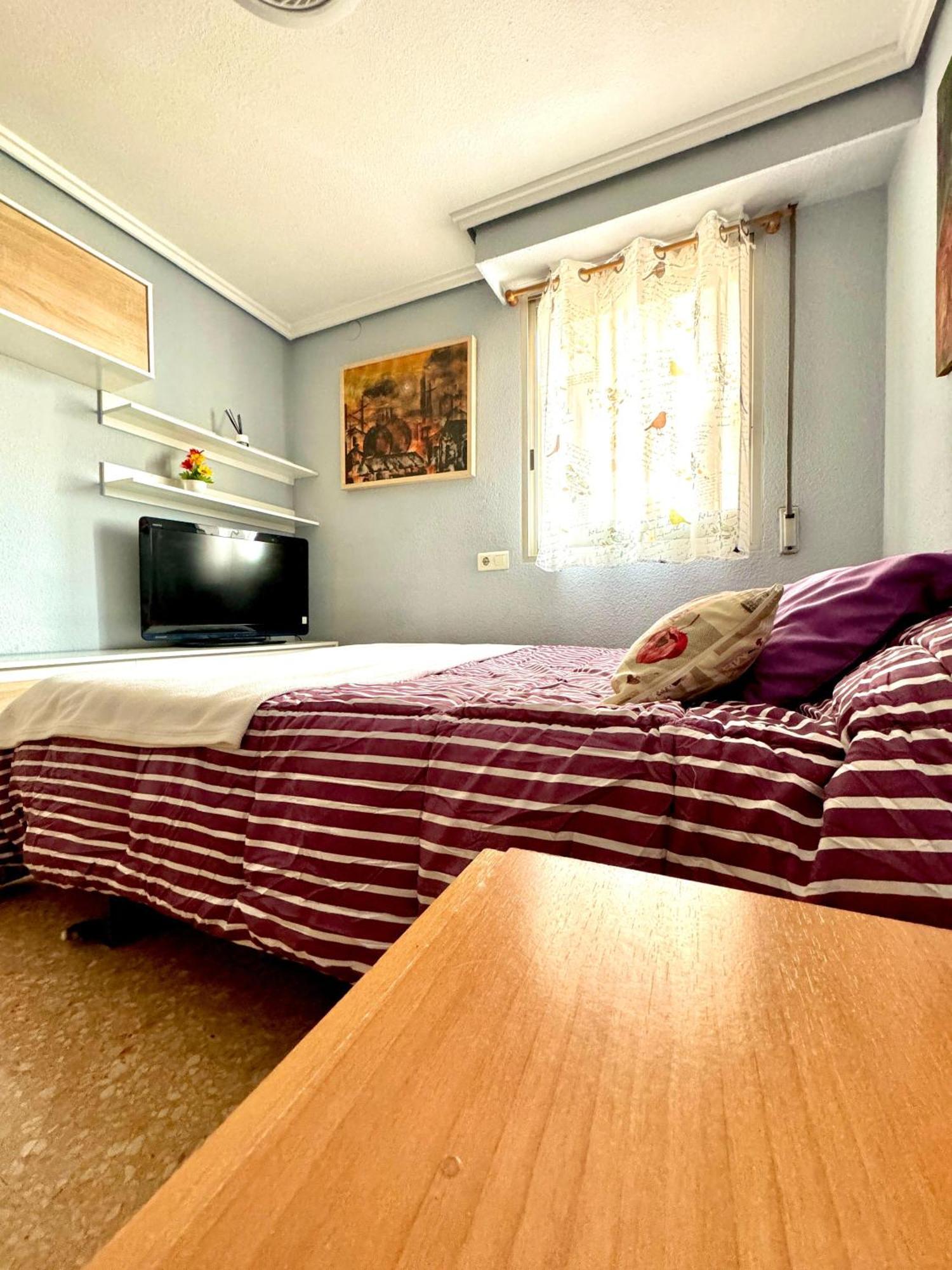 Habitación en casa particular Blasco Ibanez Double With Private Bathroom In Shared