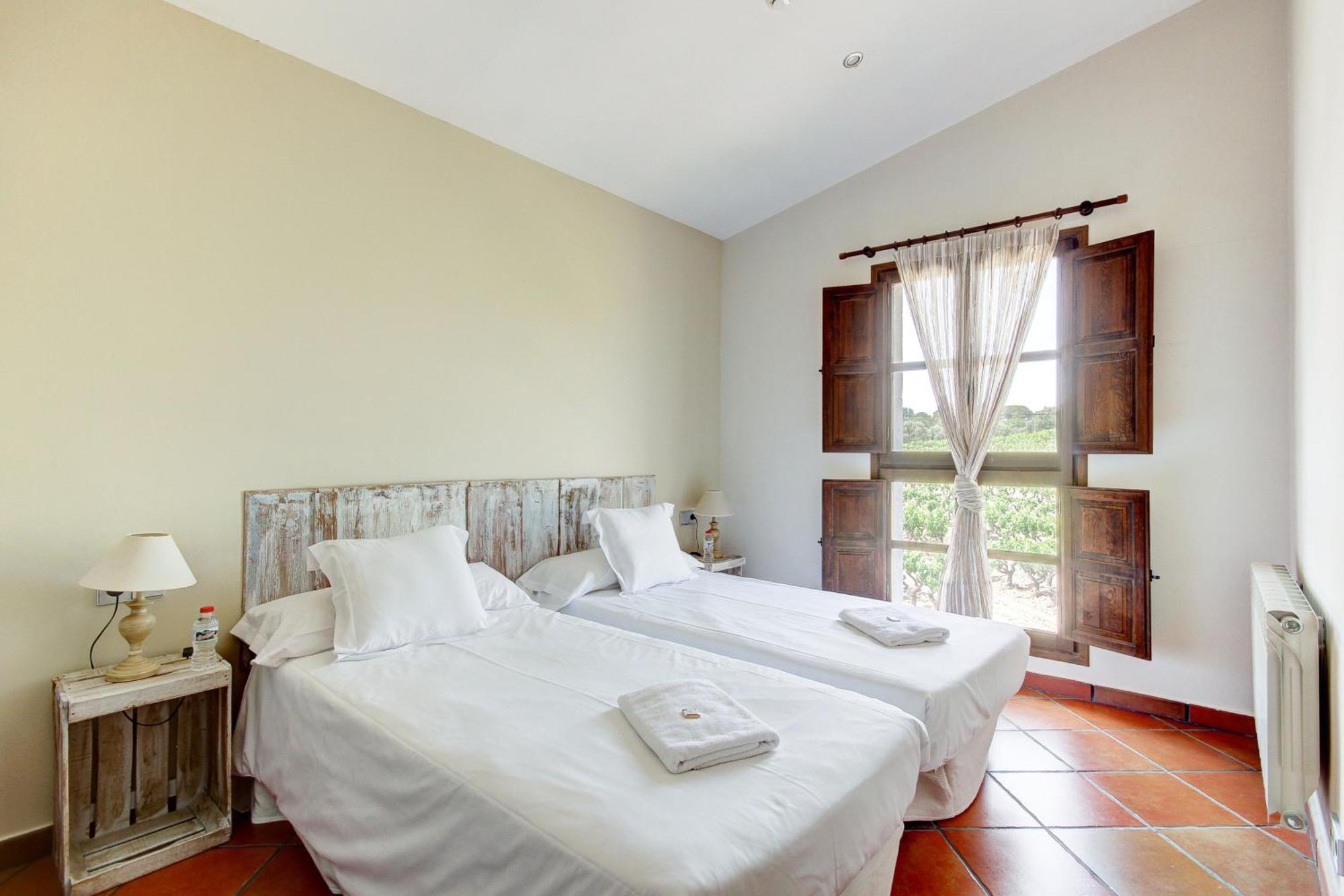Masia Canyes & Country house San Lorenzo de Hortons