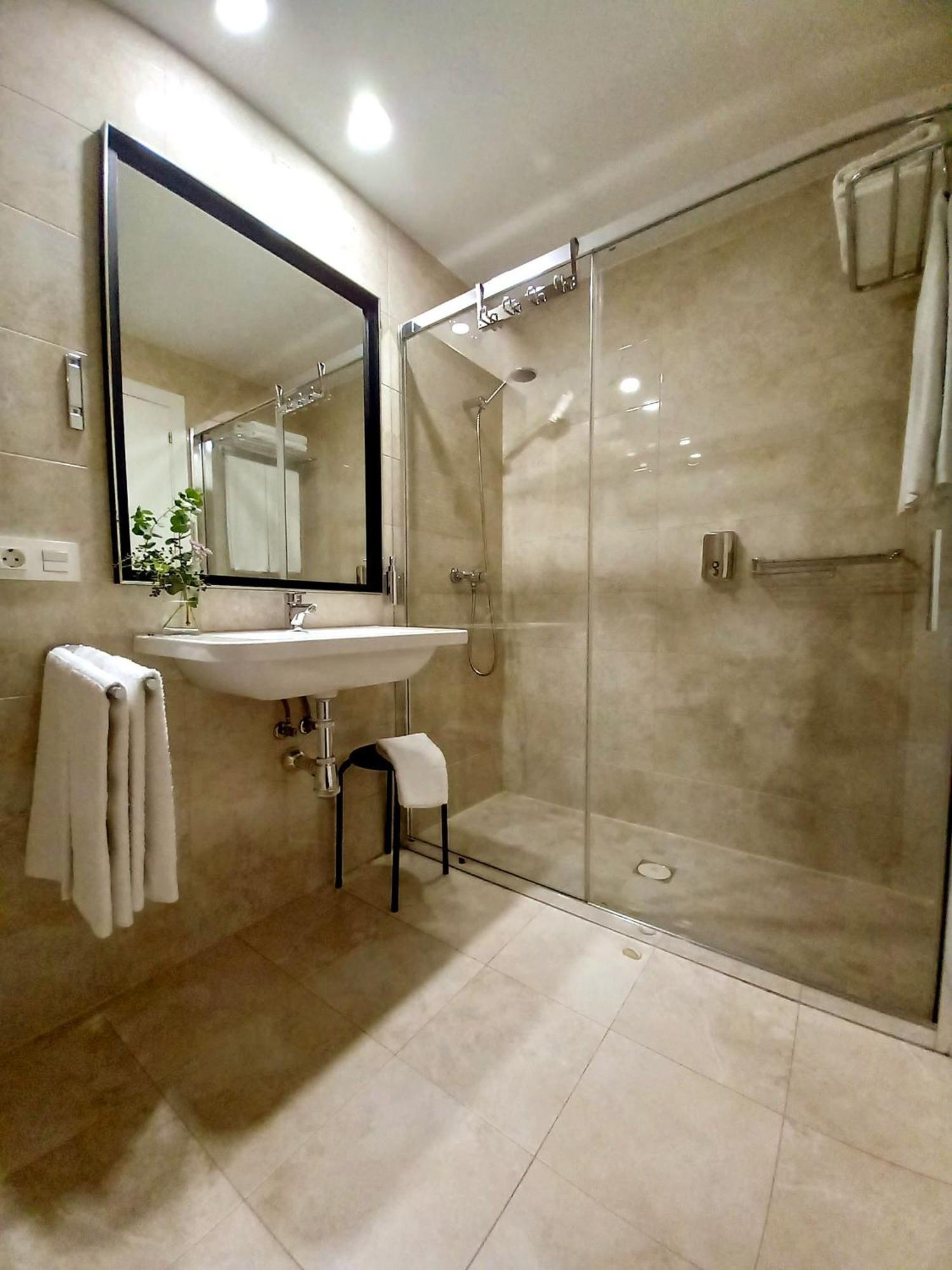 Littore Tormes Con Parking, Aa Y Piscina Apartamento *