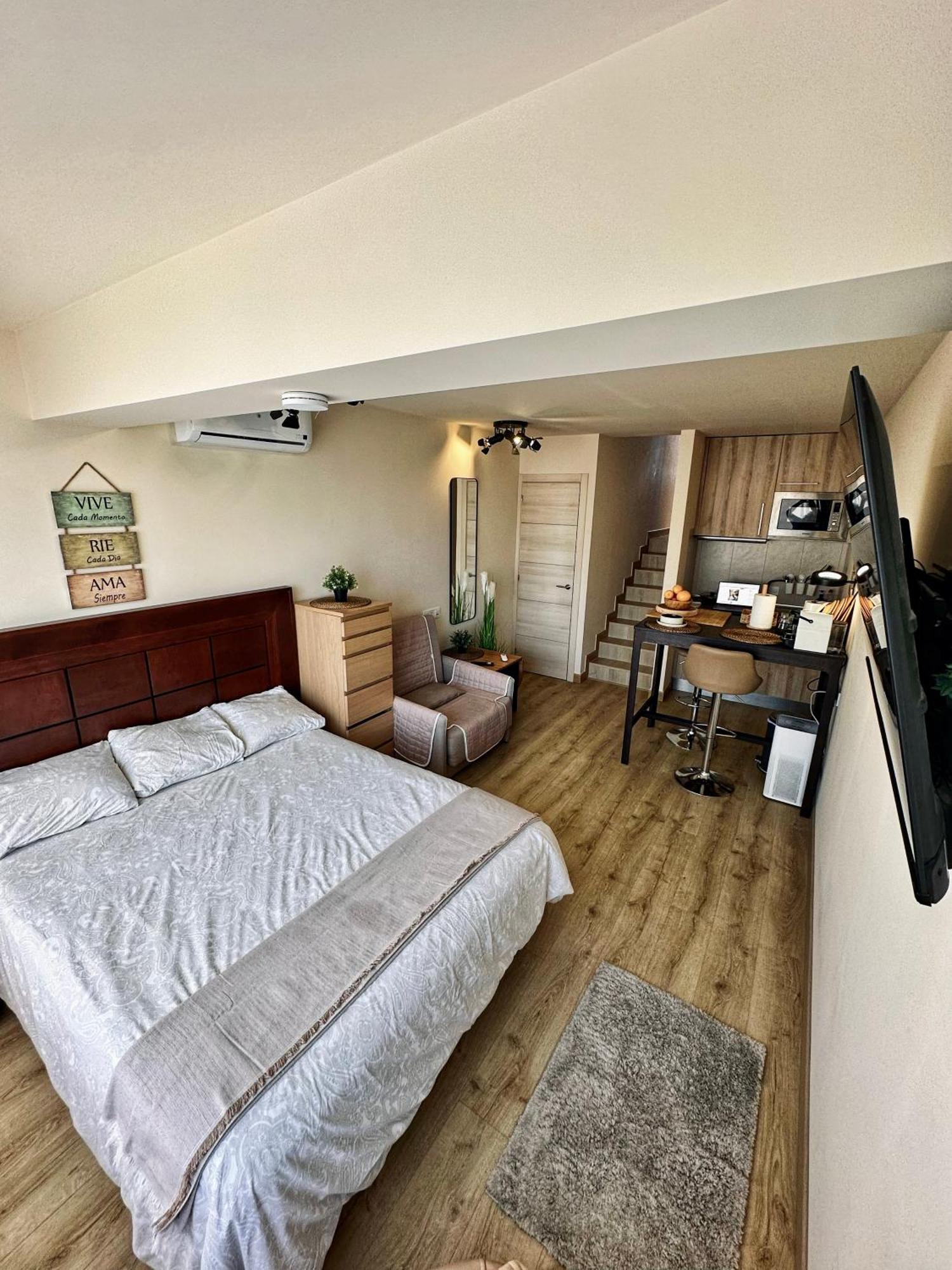 Apartamento Lovely New 77 *