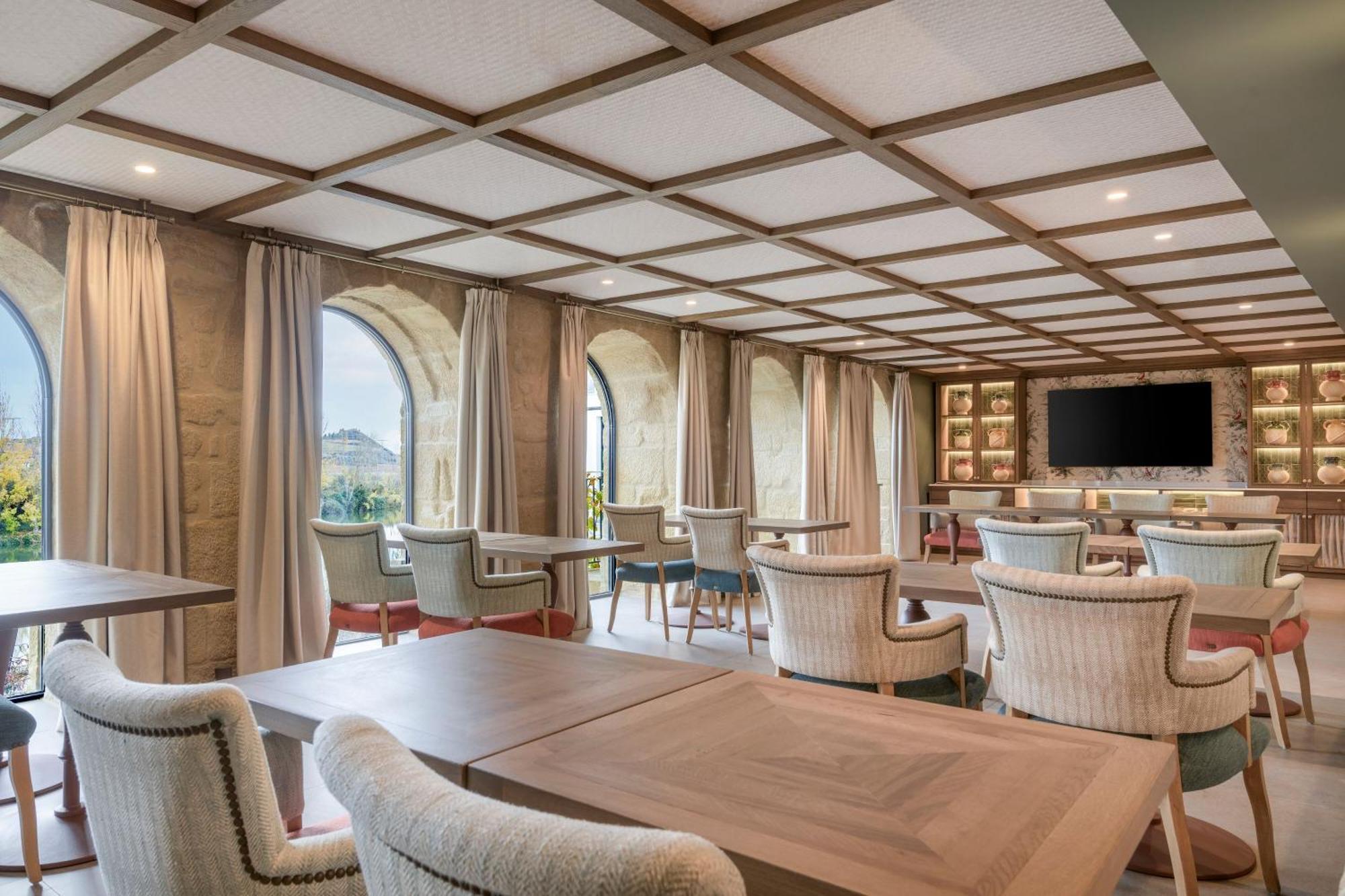 Palacio Tondon, La Rioja Brinas, Autograph Collection