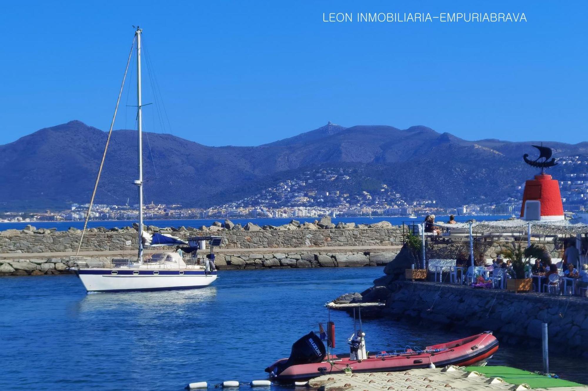 Holiday home Leon Inmo Casa Nagore - 10074 Empuriabrava