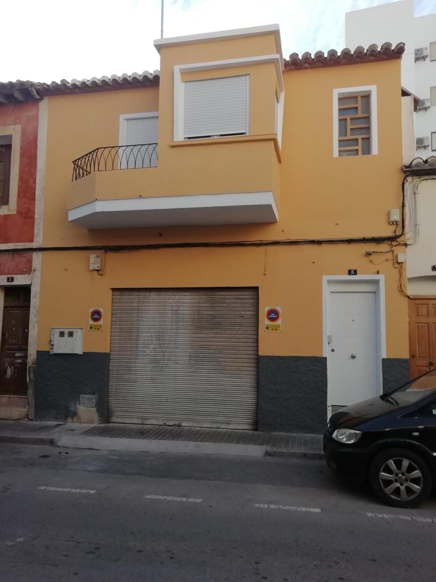 Casa De Tres Con Parking Bajo La Casa Holiday home *
