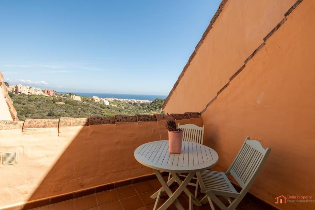 Duquesa Village Escape Apartment *