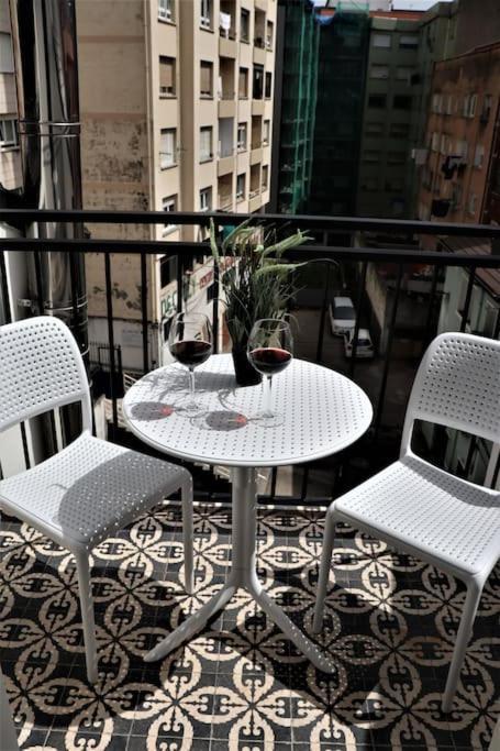 Turisticos Con Terraza En Lapera Apartment