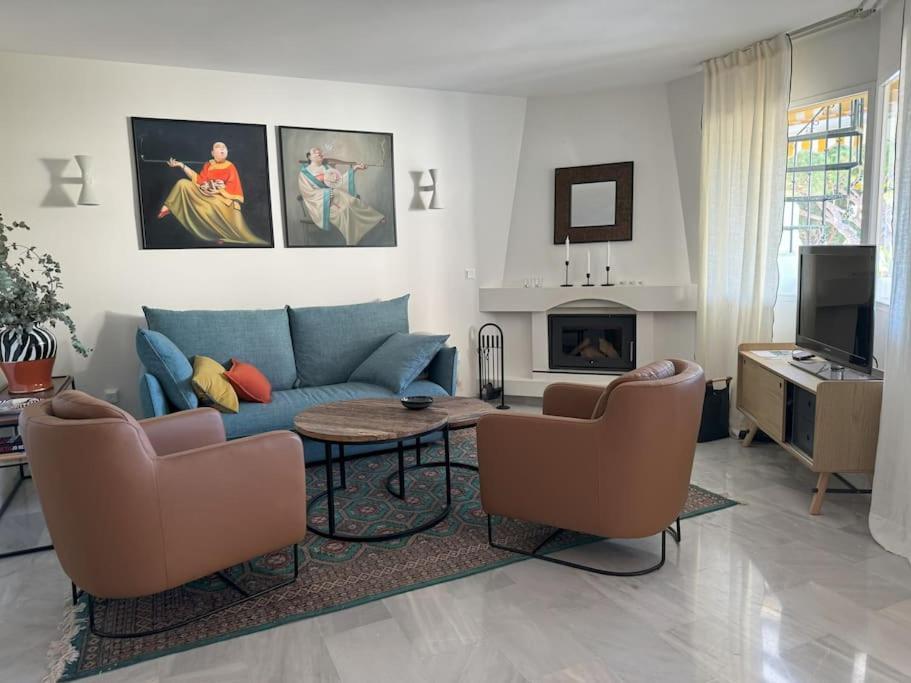 Rooftop Oasis At Ocean Point Calahonda - Just Few Steps Away From The Beach, Restaurants & Shops * Sitio de Calahonda