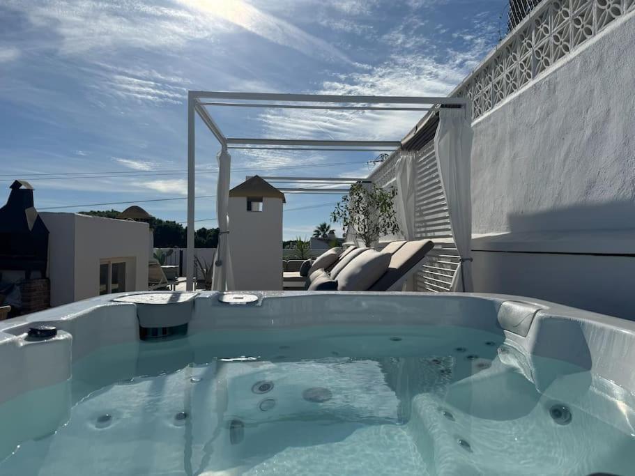 Rooftop Oasis At Ocean Point Calahonda - Just Few Steps Away From The Beach, Restaurants & Shops Sitio de Calahonda