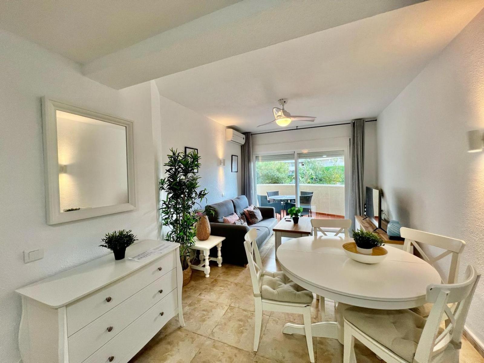 Lovely Sea And Garden View Benalbeach Apartamento *