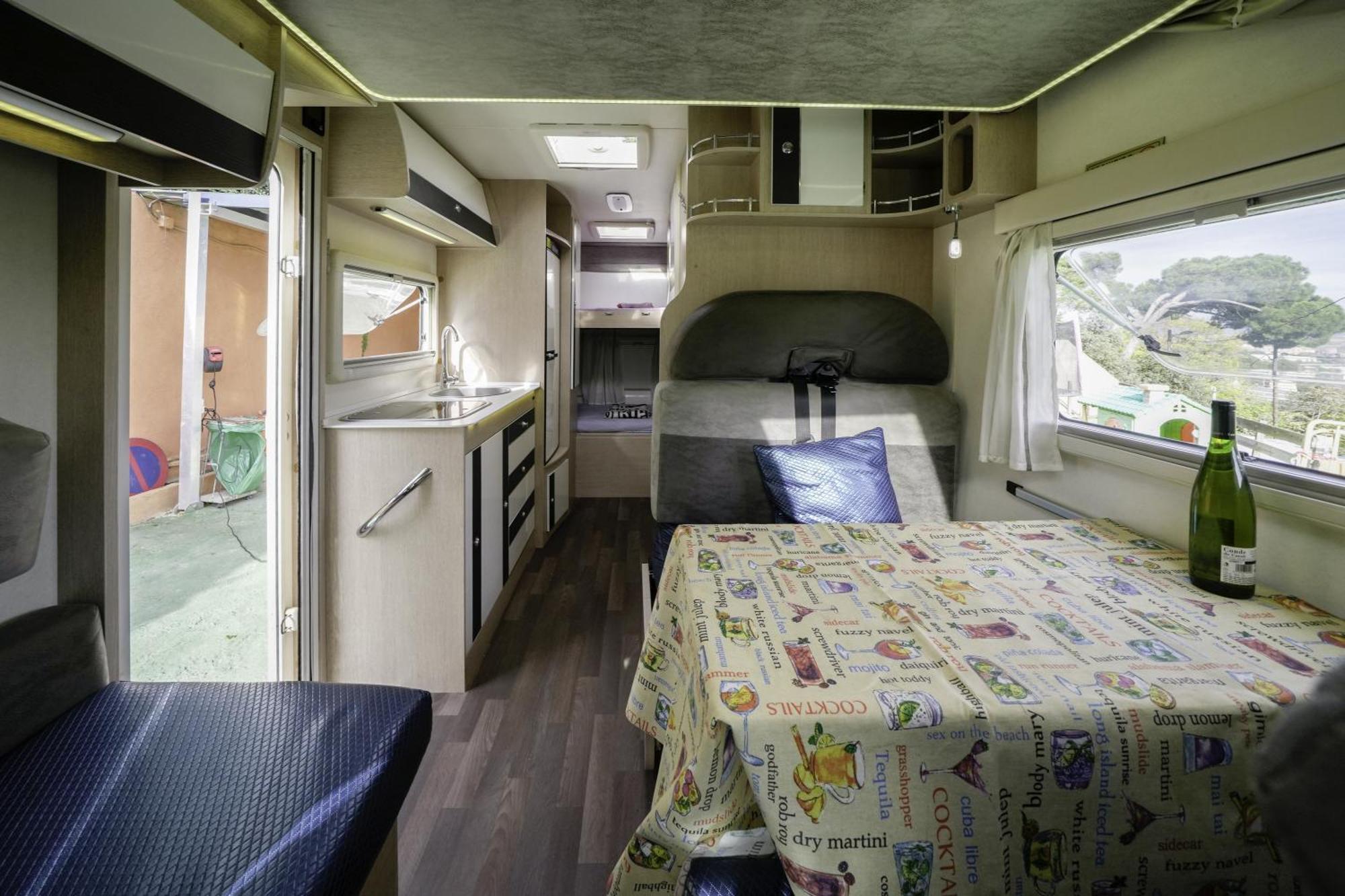 Сasa de vacaciones Autocaravana Cerca De Barcelona *