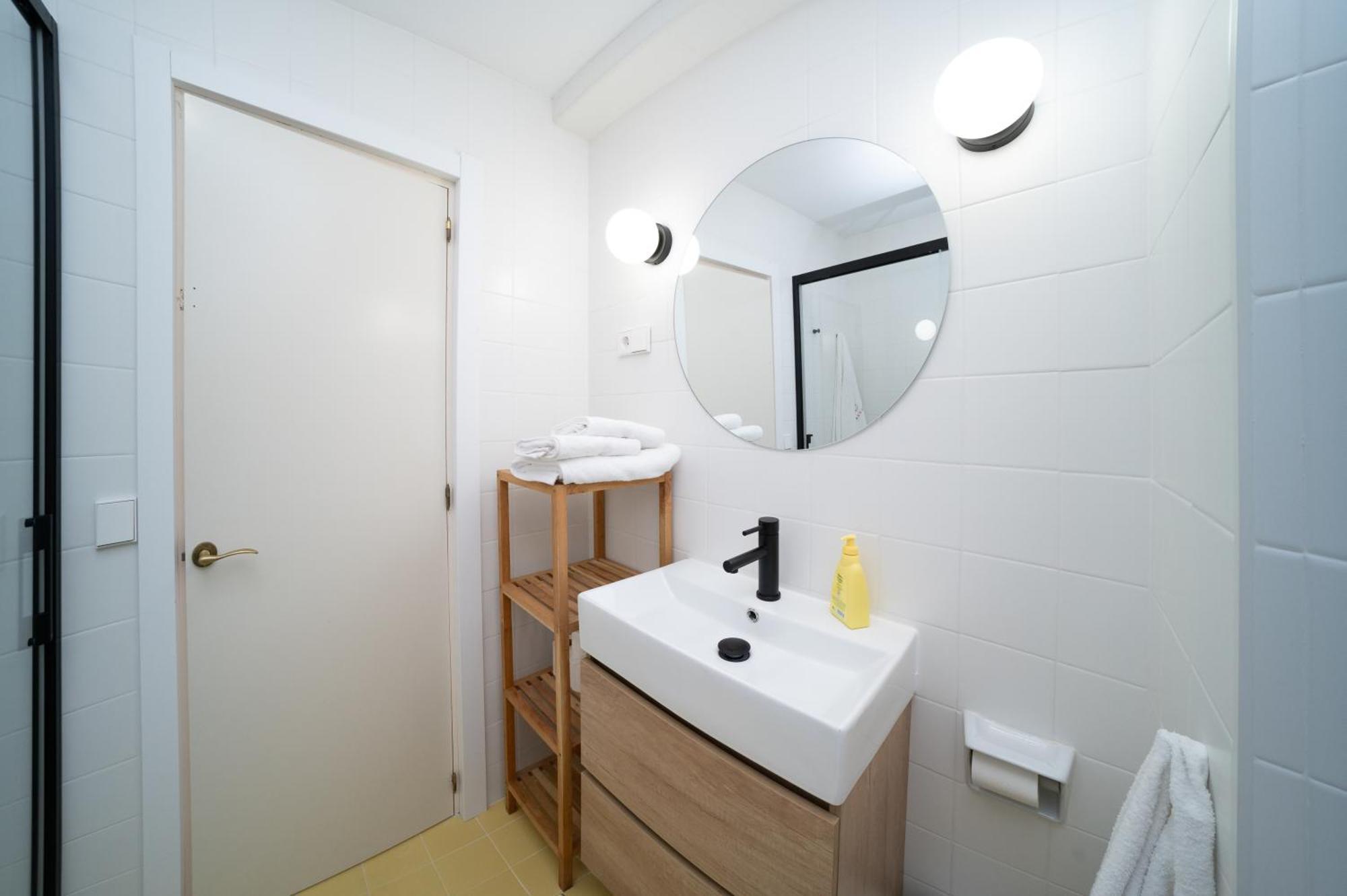 Traditional 2 Double Bed In Quiet Square
