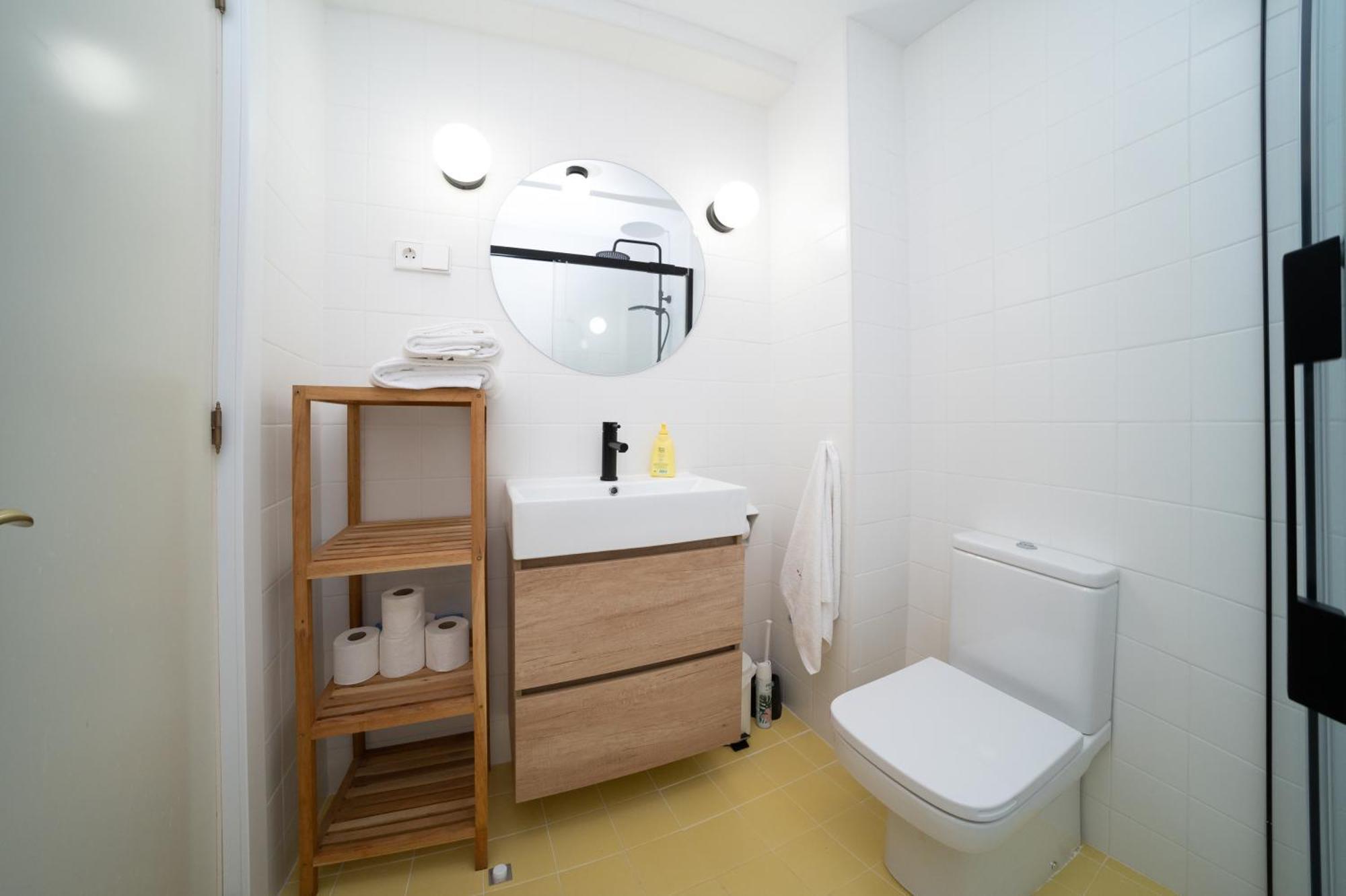Traditional 2 Double Bed In Quiet Square Apartamento