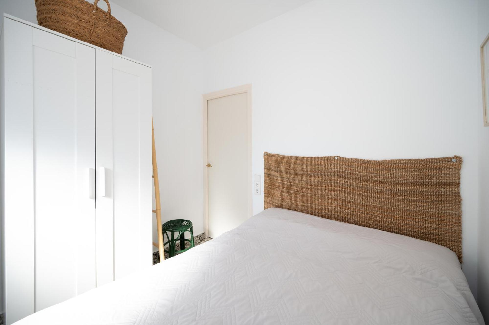 Traditional 2 Double Bed In Quiet Square *