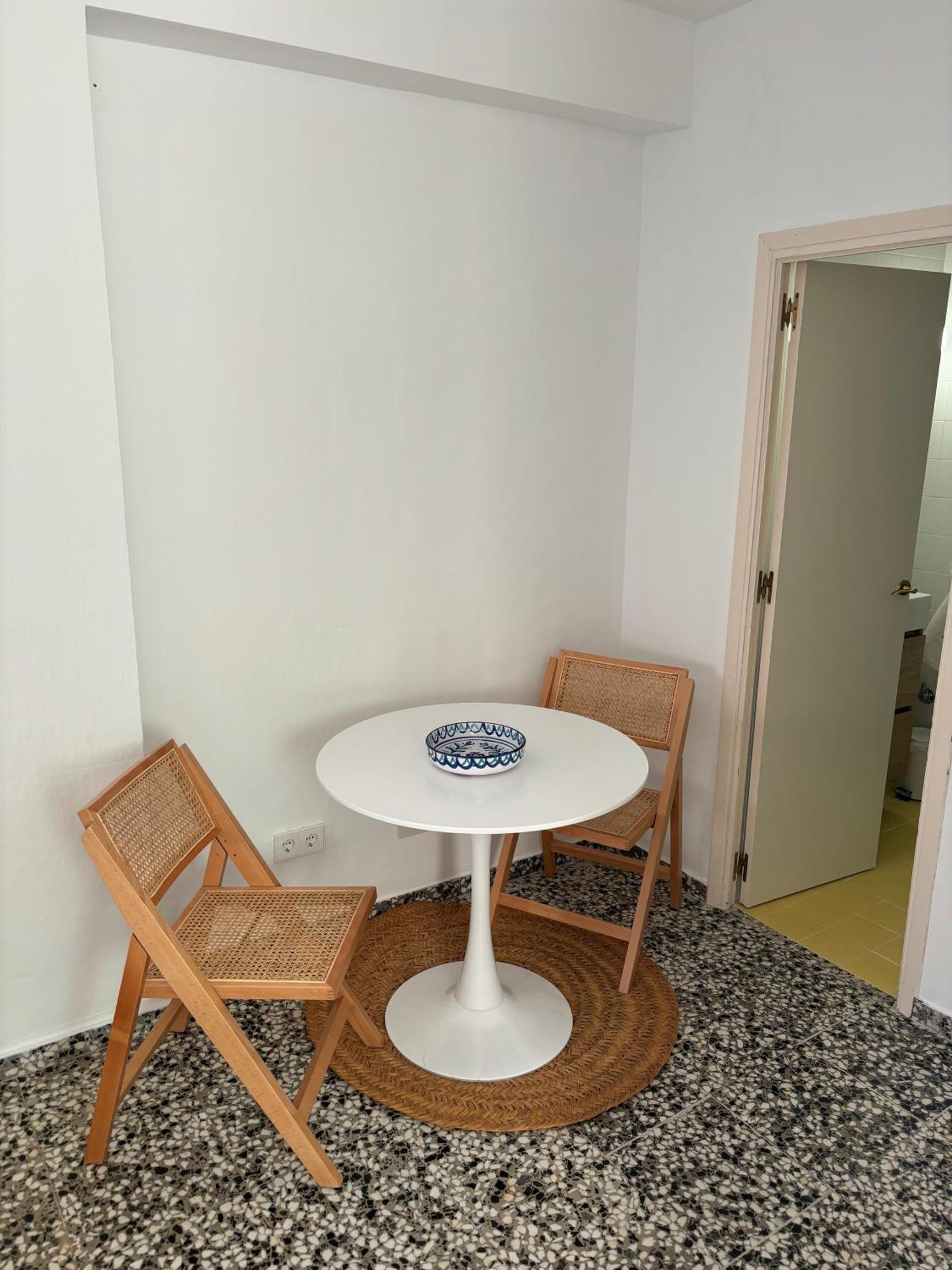 Traditional 2 Double Bed In Quiet Square