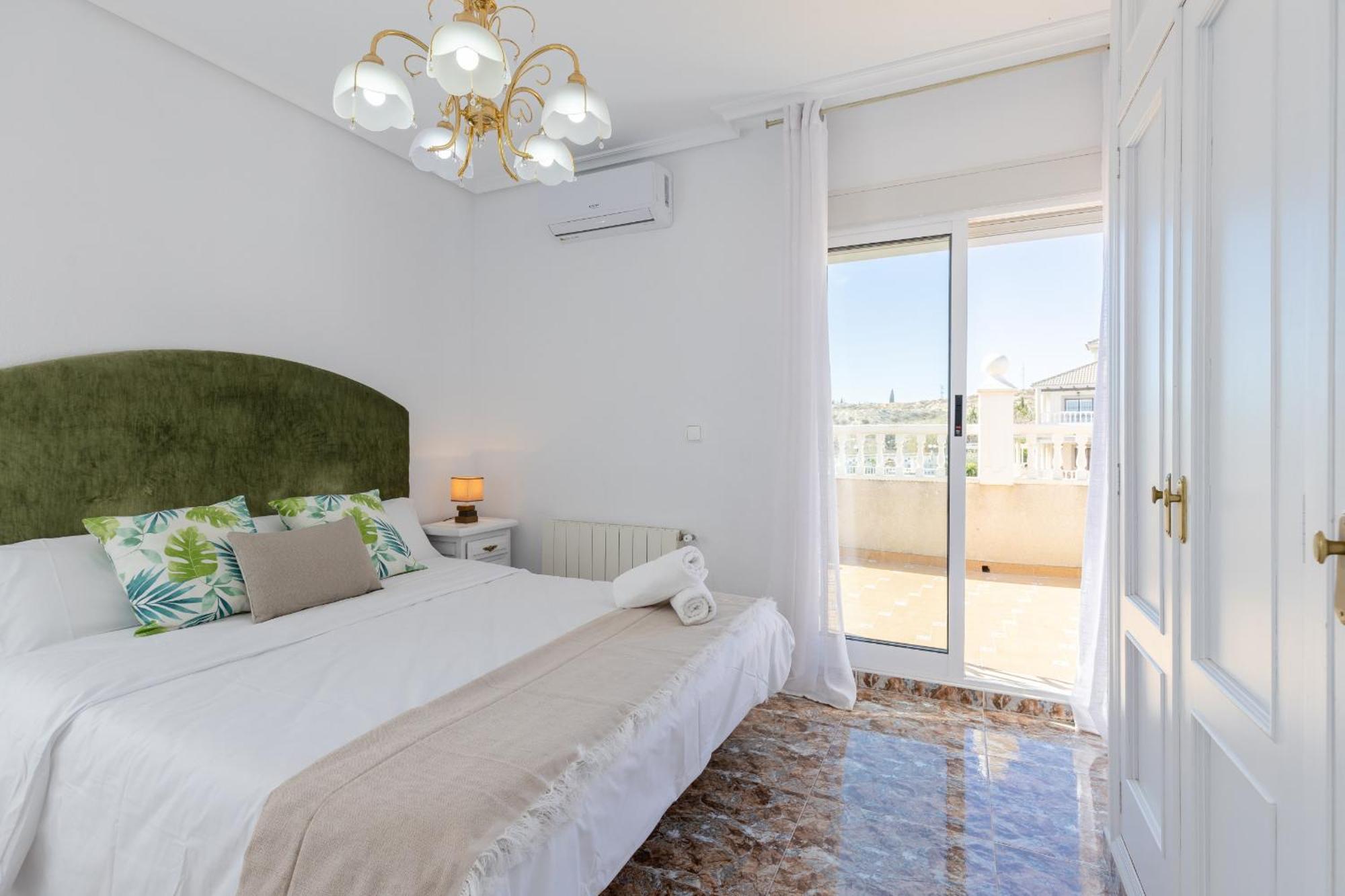 Villa Fidalsa Grand White House Tangel