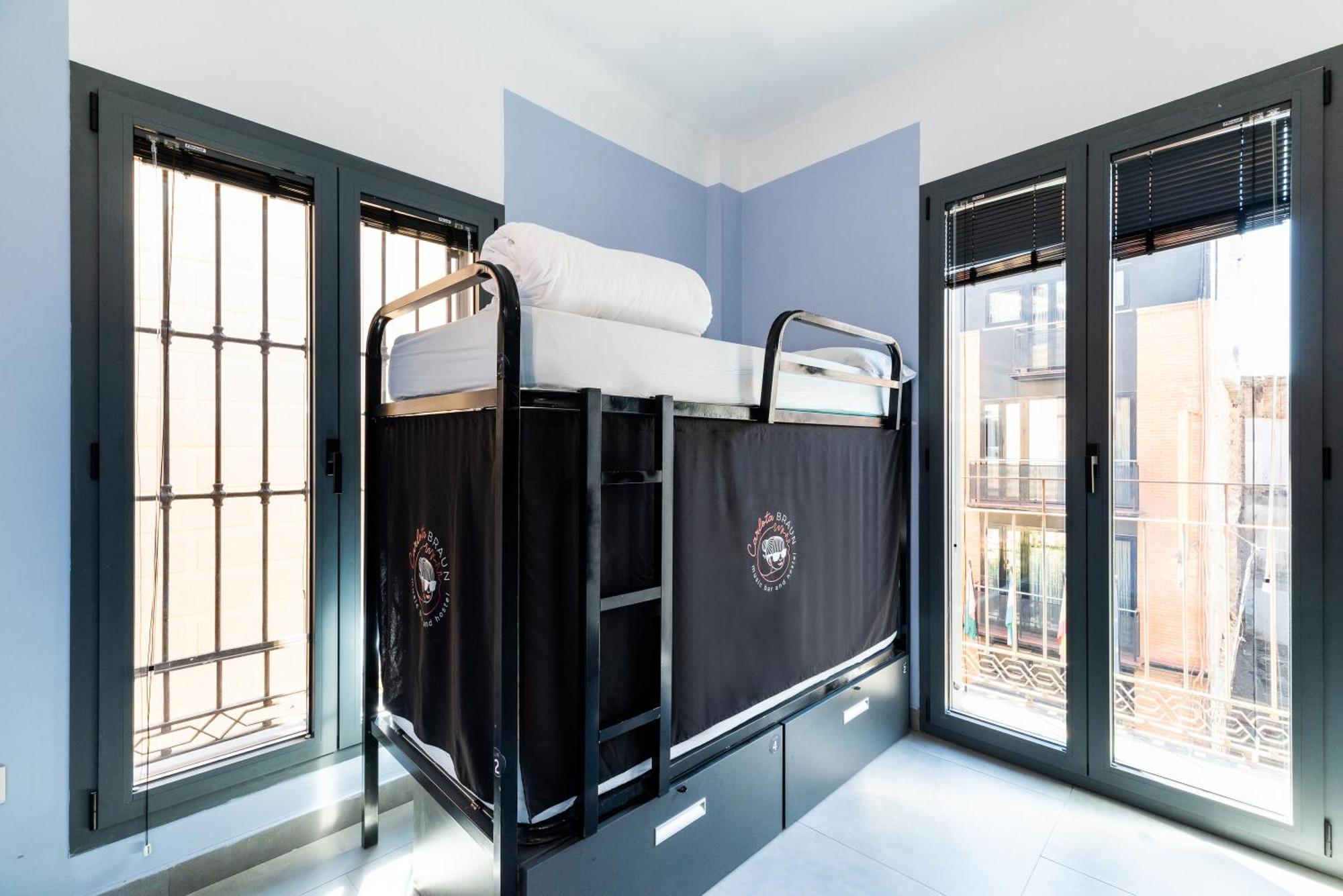 Carlota Braun Hostal Granada