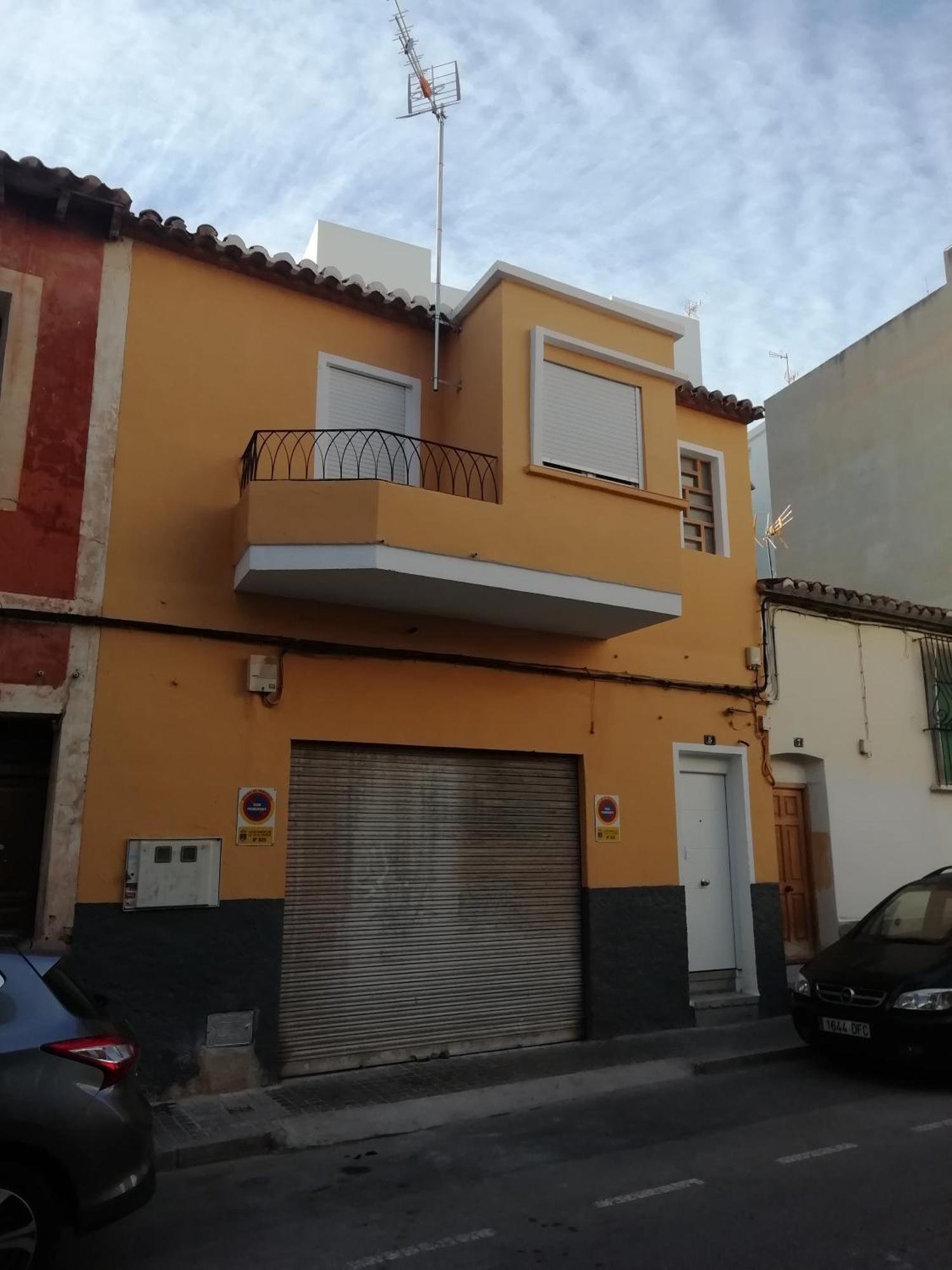 Casa De Tres Con Parking Bajo La Casa Holiday home *