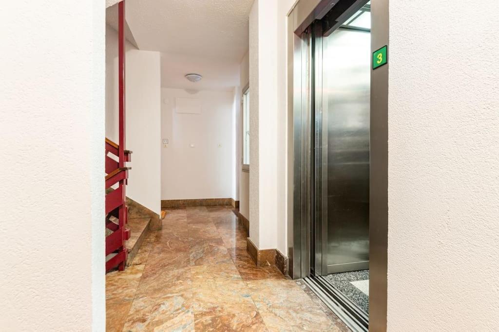 Apartamento Terraza Playa Y Calle Peatonal Ess03377 *