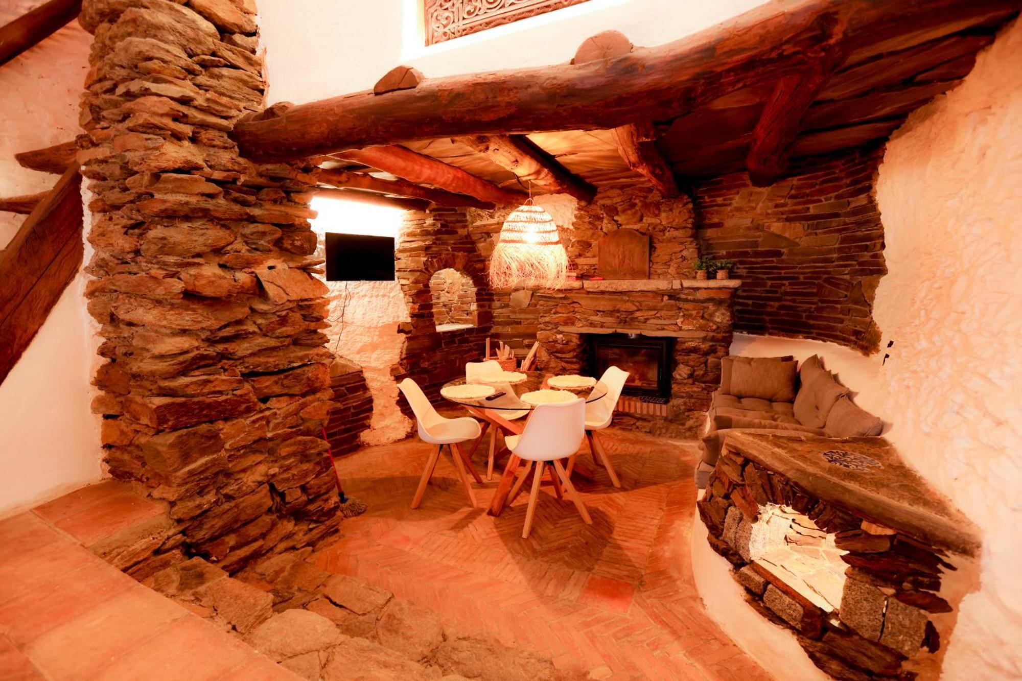 Casa De Titeres * Pitres